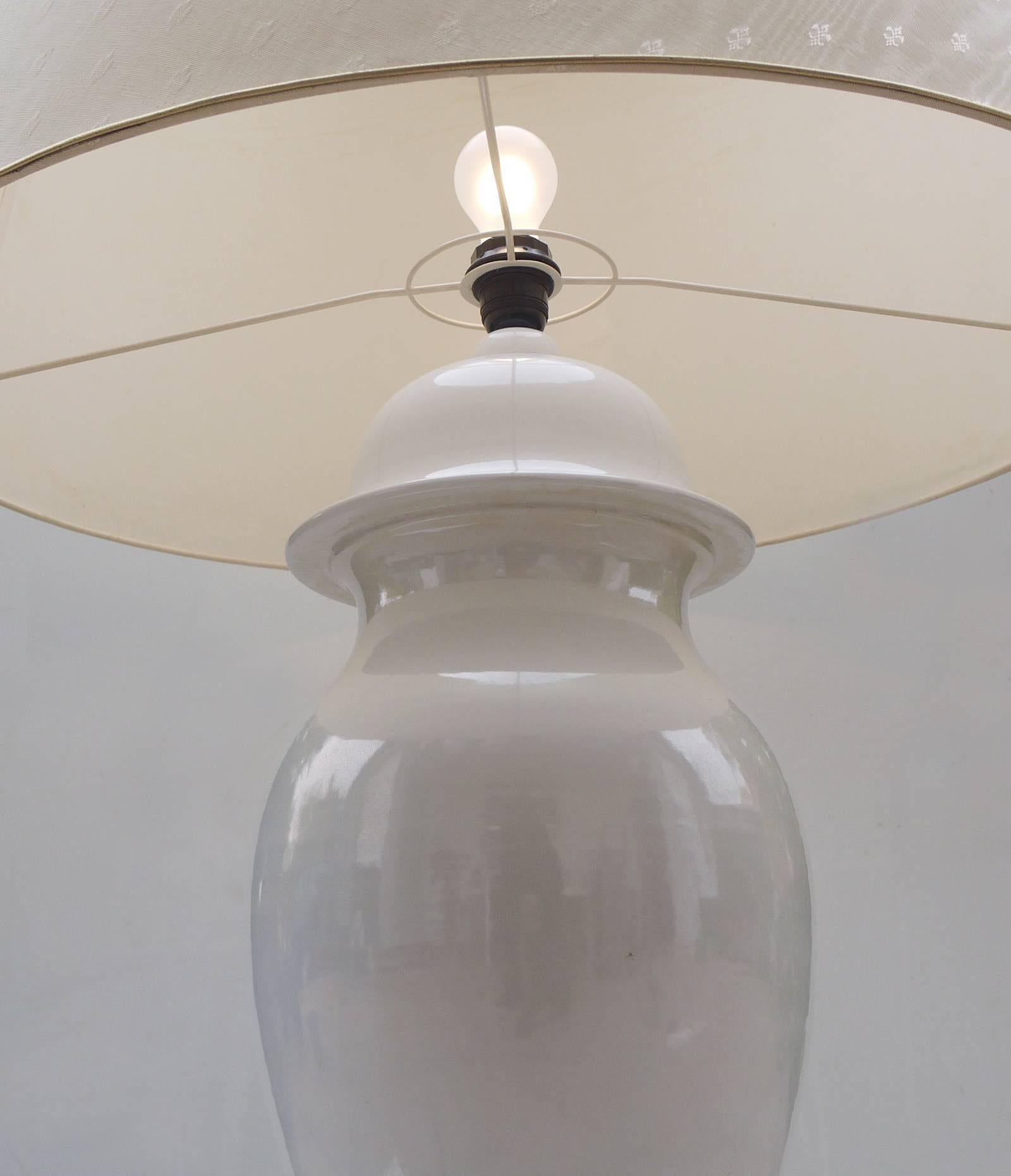 Große Stehlampe und Tischlampe aus Keramik von Tommaso Barbi, Italien, 1960er Jahre (Italienisch) im Angebot