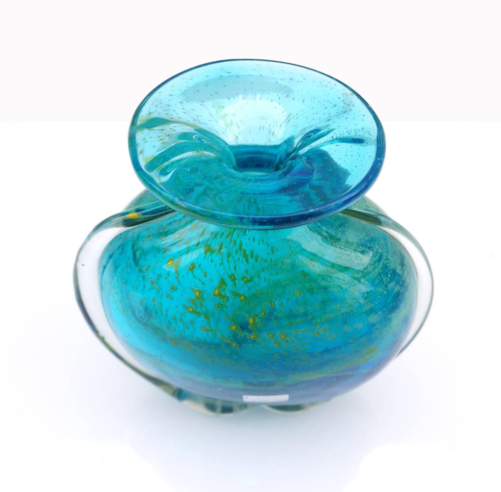 A beautiful vase in tones of green, blue and yellow by Michael Harris for Mdina, Malta.
With paper label and signed at base. Measures: Weight 1121 g / 2.47 lb.
 