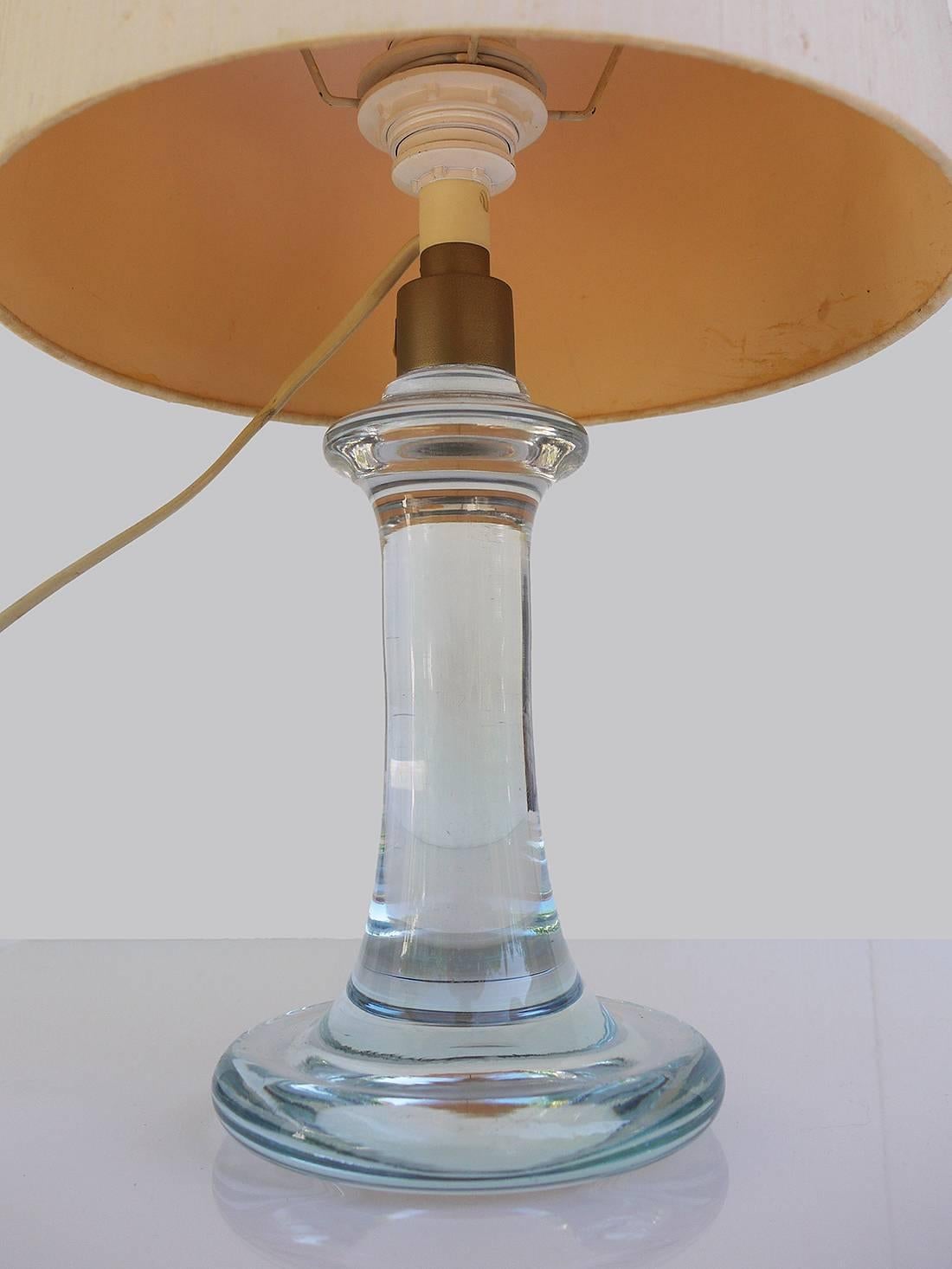 Ingo Maurer table light with a glass foot and the original textile shade, made in Germany in the 1960s.
       