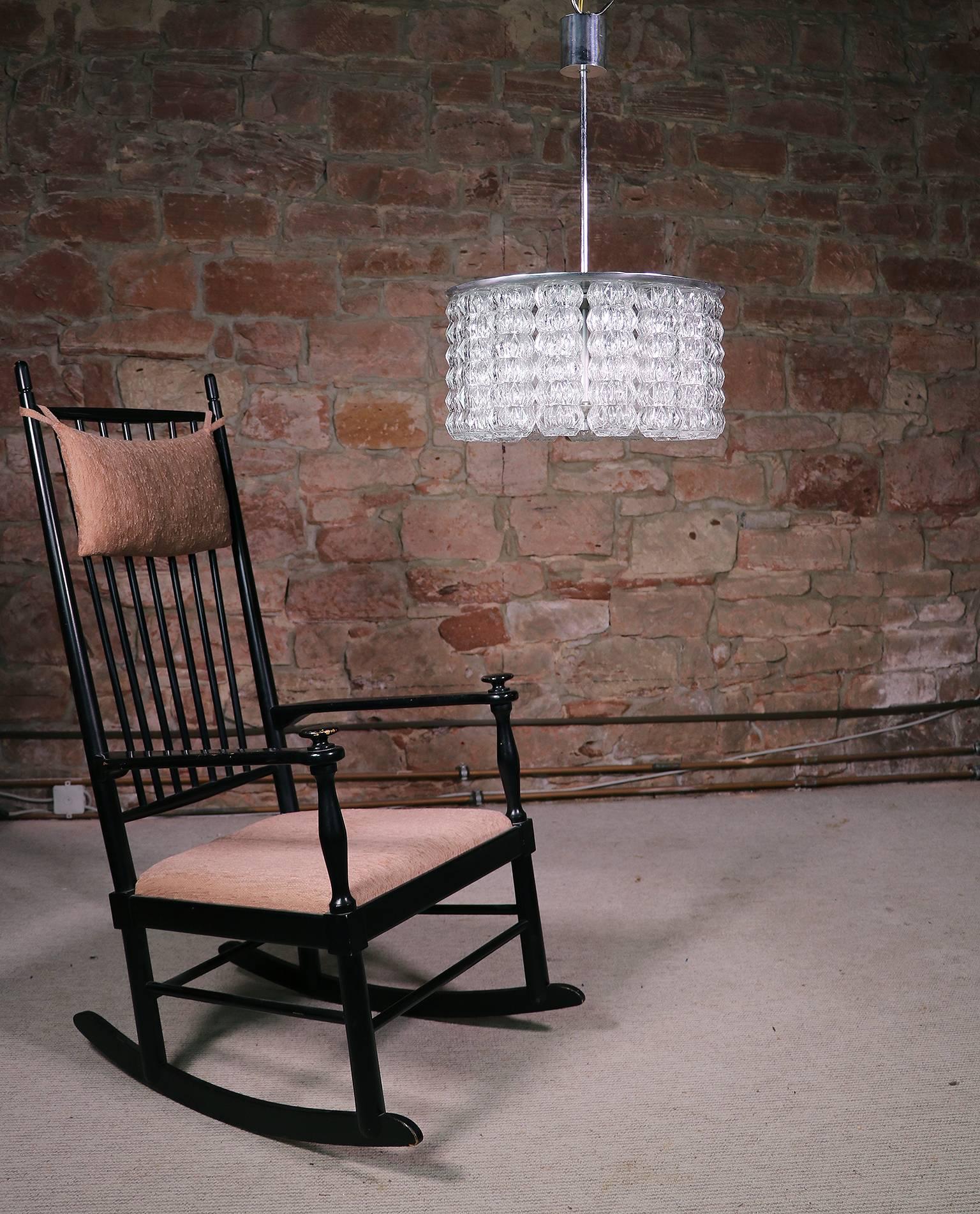 Mid-Century moderno 1950 Austria Kalmar Drum Flush Mount Chandelier Tubi di vetro e cromo in vendita