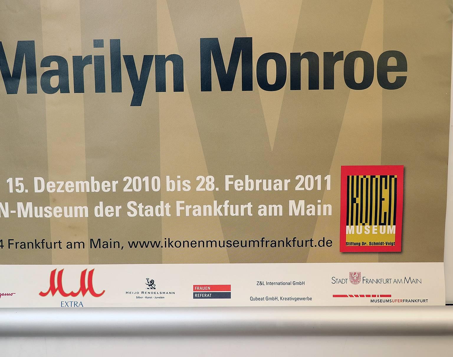 Marilyn Monroe, affiche d'exposition allemande Francfort, 2010-2011.
Non encadré, n'a pas été plié, enroulé.
Diamètre de la taille A1 : 594 x 841 mm. 