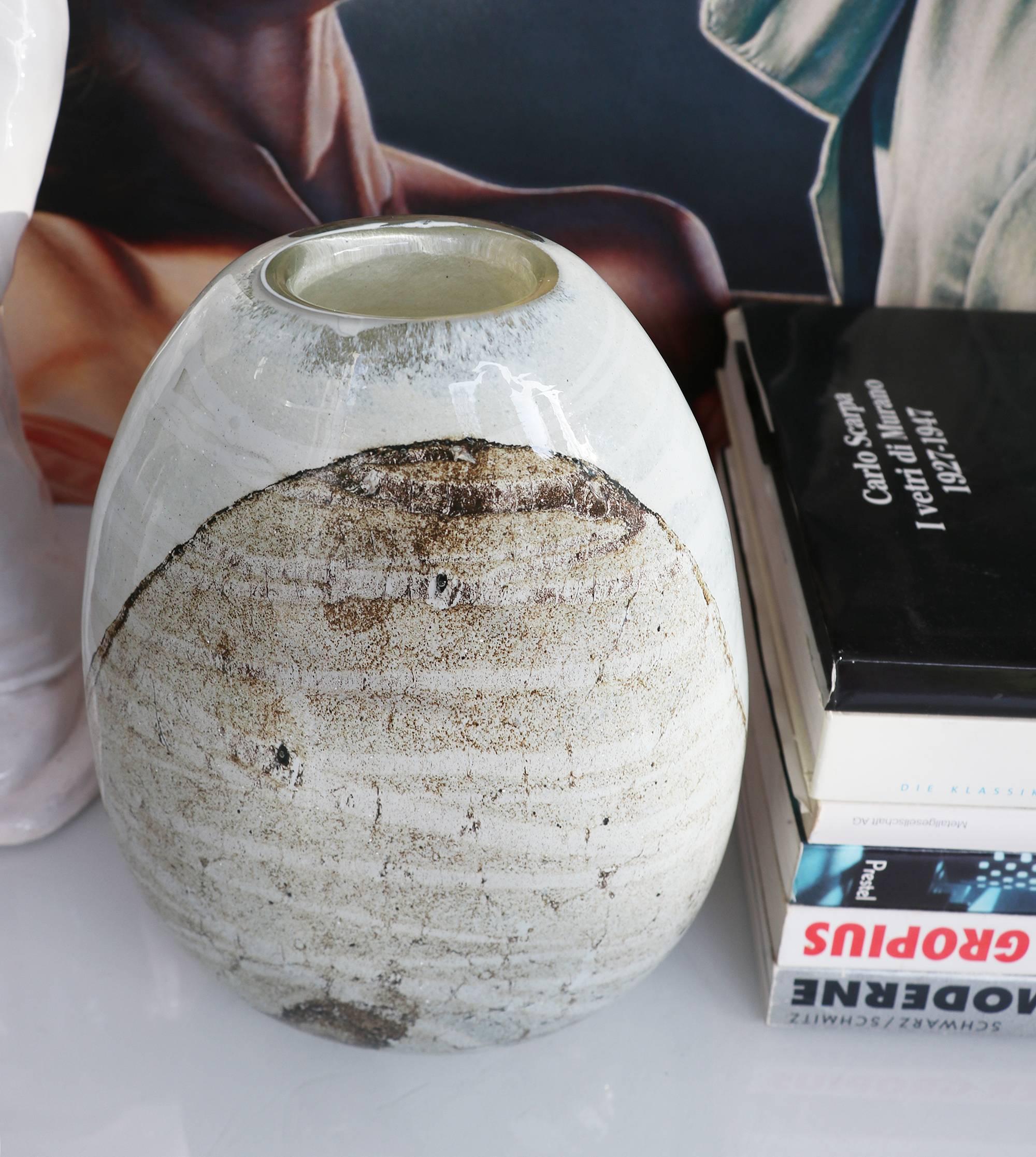 Grande vaso ovoidale in vetro soffiato con inclusioni di lamina In condizioni ottime in vendita a Niederdorfelden, Hessen
