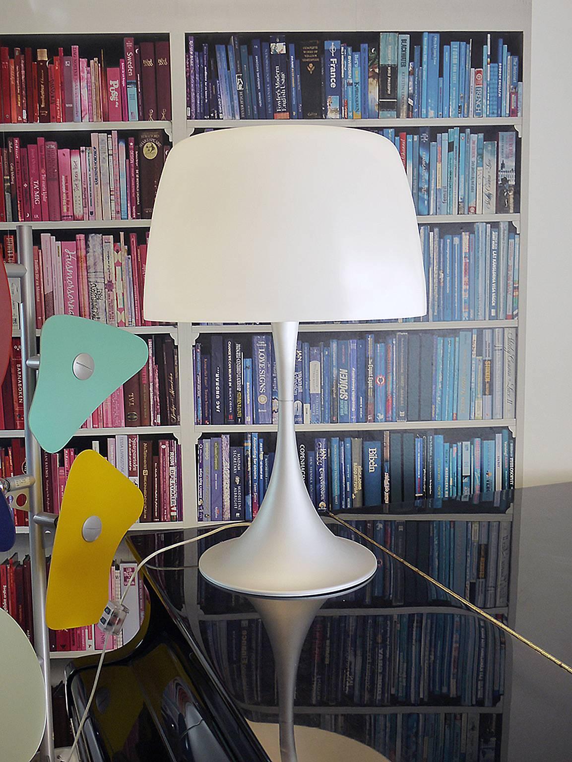 Wonderful large 'Amelie' table lamp with a white Murano glass shade on a silver aluminium base. The lighting shines both downwards and upwards and can be switched on and off as required. Heavy duty. Long out of production. The lamp illuminates