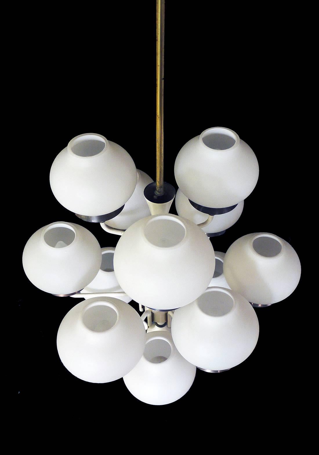 Sputnik 'Tulipan' Chandelier by Hans-Agne Jakobsson, Sweden, 1950s In Good Condition For Sale In Niederdorfelden, Hessen