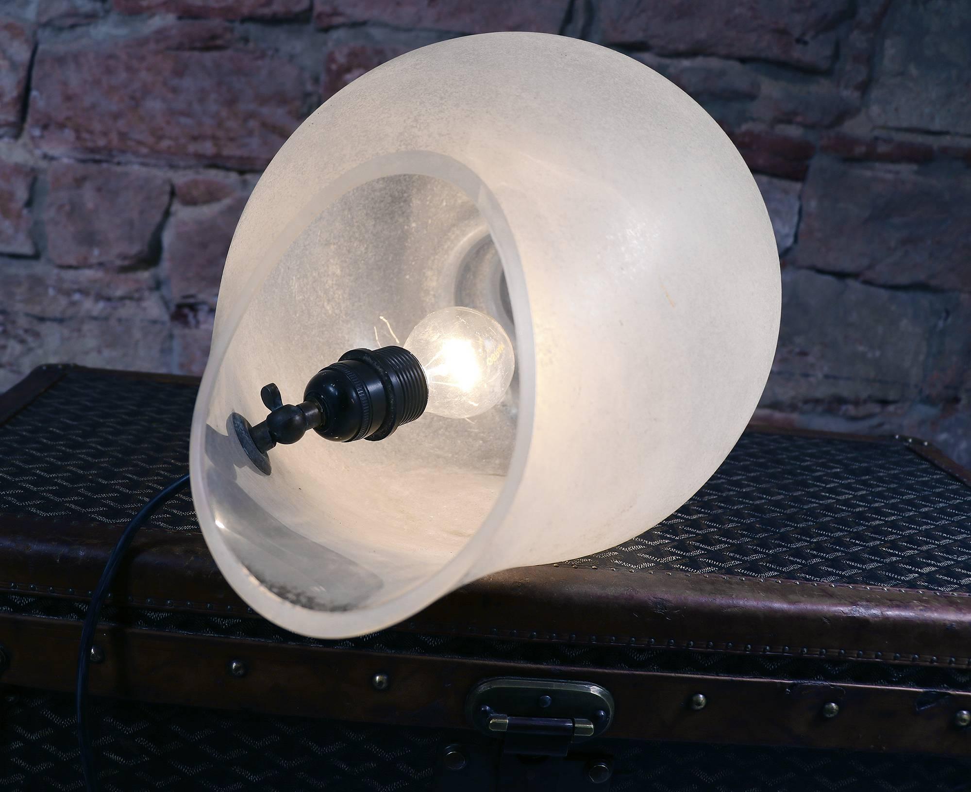 Hand-Crafted Seguso Vetri d'Arte Murano Scavo Glass Conch Shell Table Light