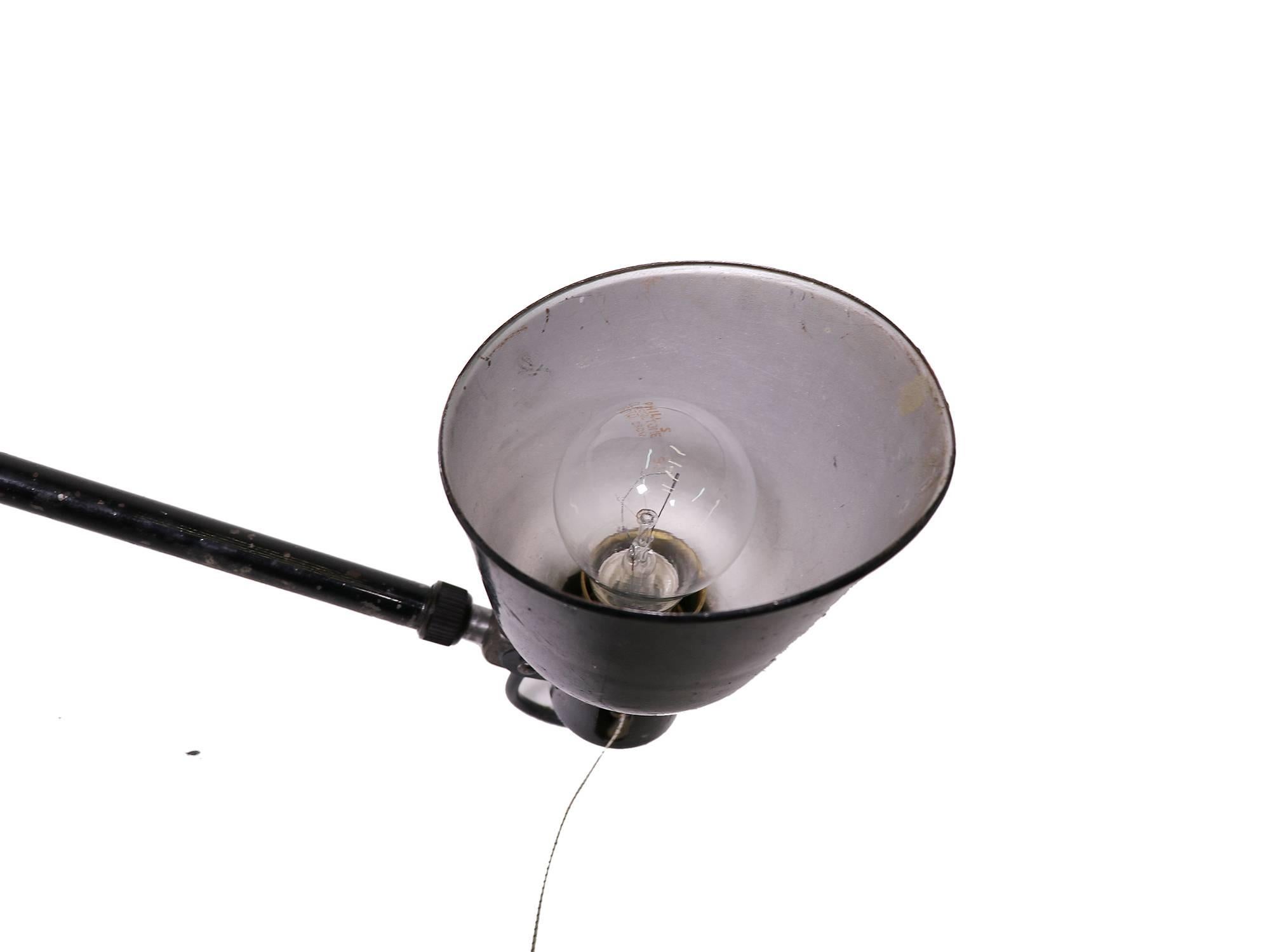 Metal Vintage Industrial Adjustable Articulated Telescopic Task Lamp For Sale