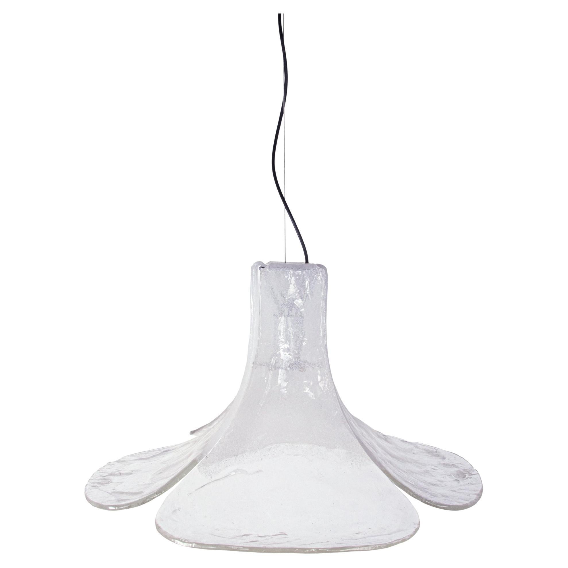 Elegant tulip pendant light with four white and clear Murano glass blades on a cream nickel hardware designed by Carlo Nason. Chandelier illuminates beautifully and offers a lot of light. Gem from the time. With this light you make a clear statement