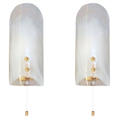 Coppia di applique Kalmar Murano in vetro bianco e ottone, di Carlo Nason, anni '60