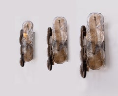 Juego de 3 apliques de pared «Citrus Swirl» de Murano, en color ámbar, de cristal y latón, Kalmar, Austria, 1960