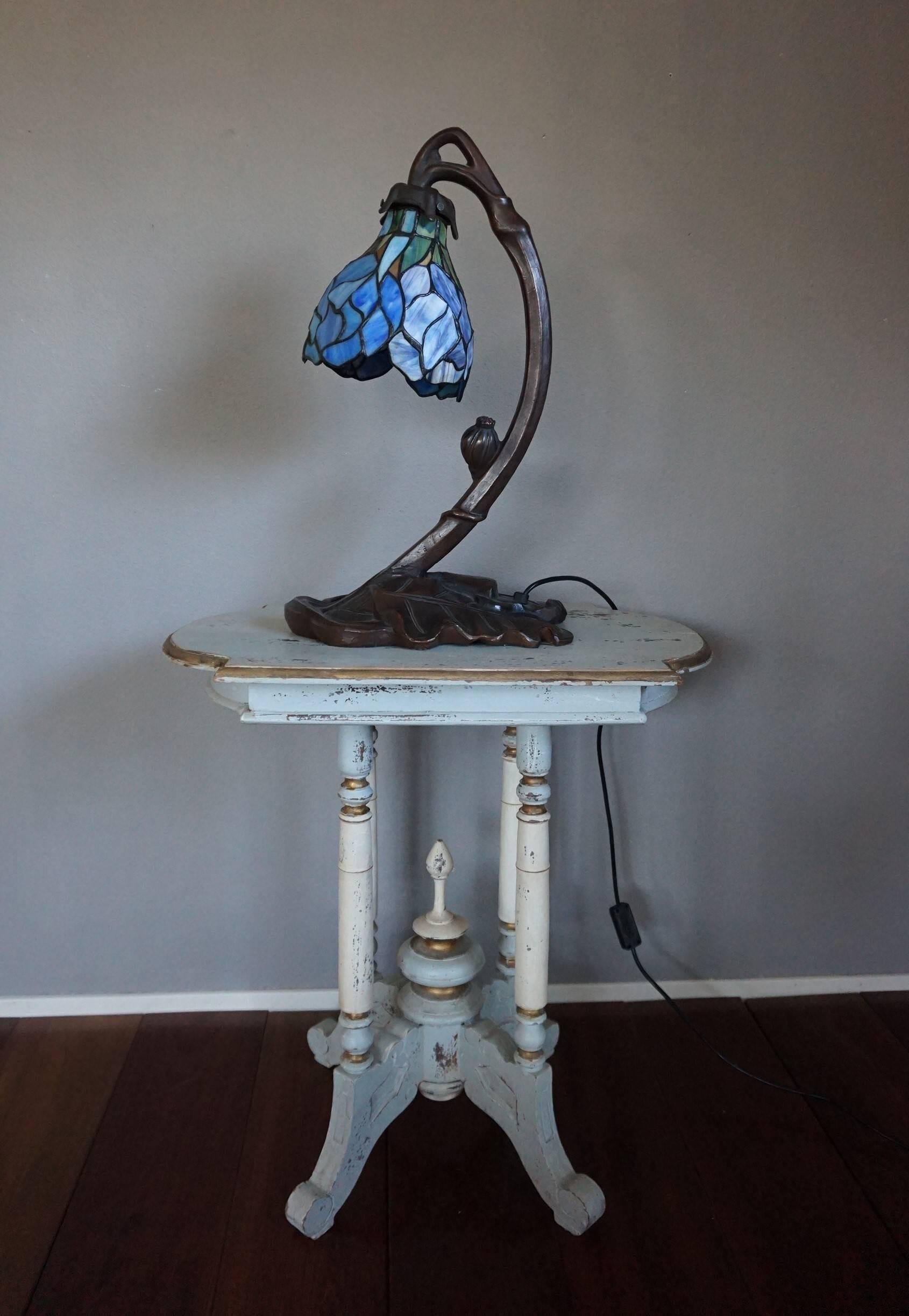 European Large Bronzed Metal Tiffany & Art Nouveau Style Poppy Flower Table or Desk Lamp