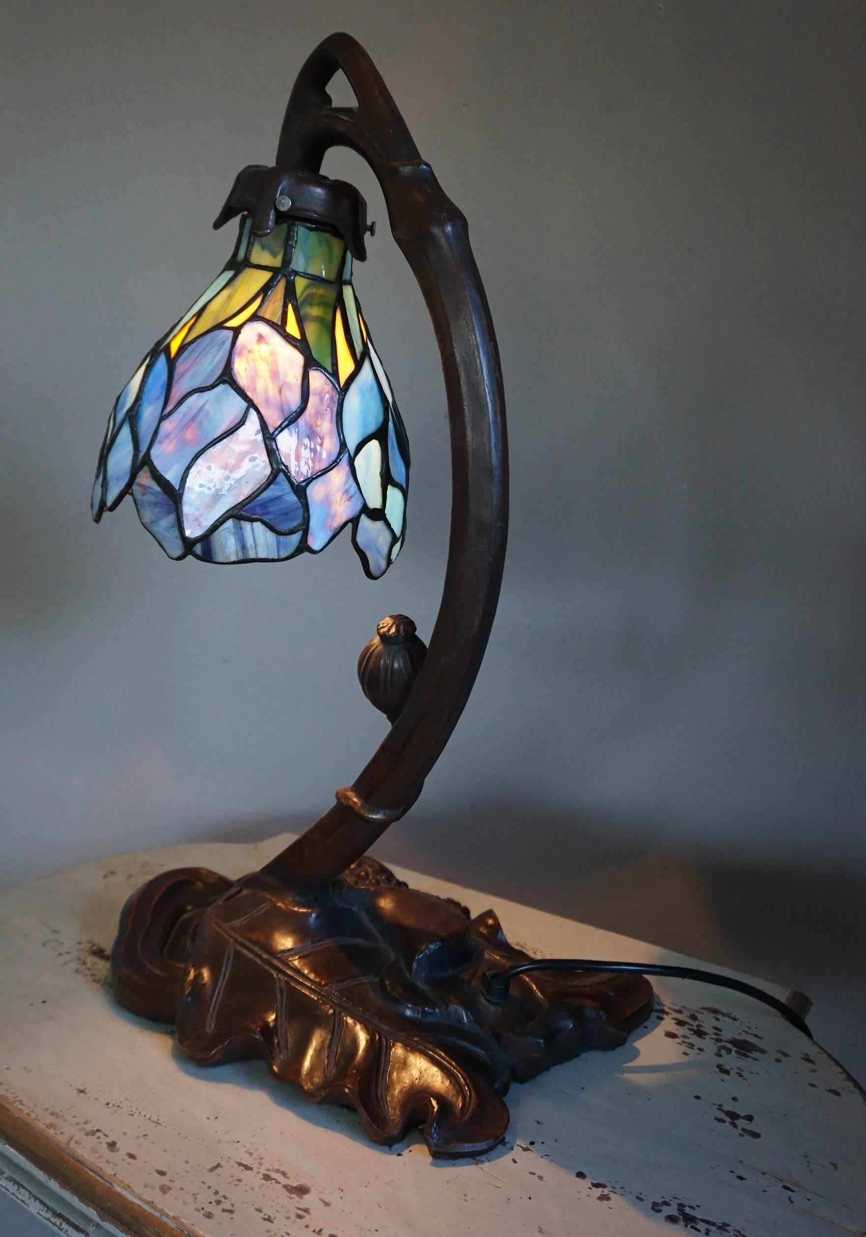 Large Bronzed Metal Tiffany & Art Nouveau Style Poppy Flower Table or Desk Lamp 3