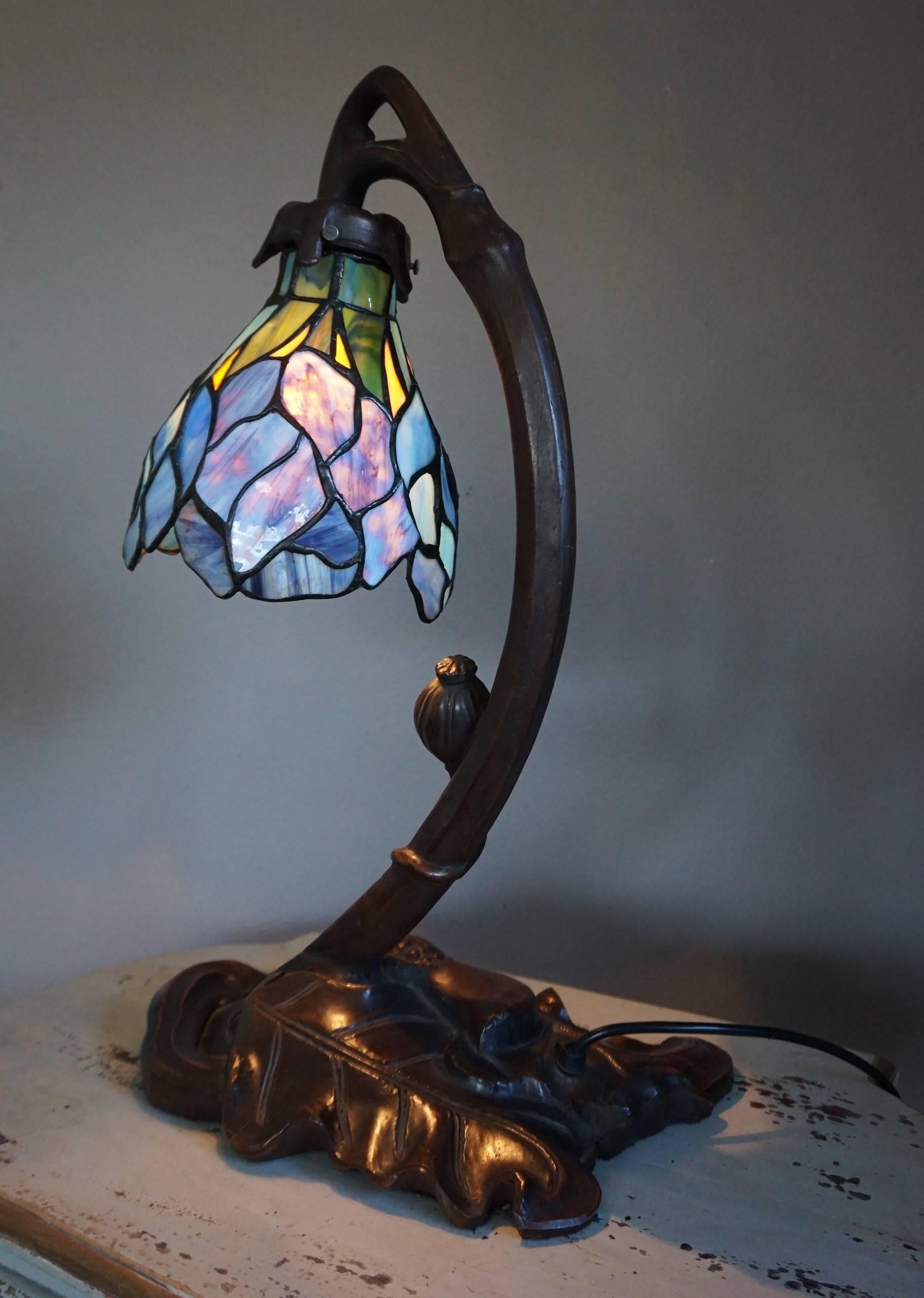 Large Bronzed Metal Tiffany & Art Nouveau Style Poppy Flower Table or Desk Lamp 1
