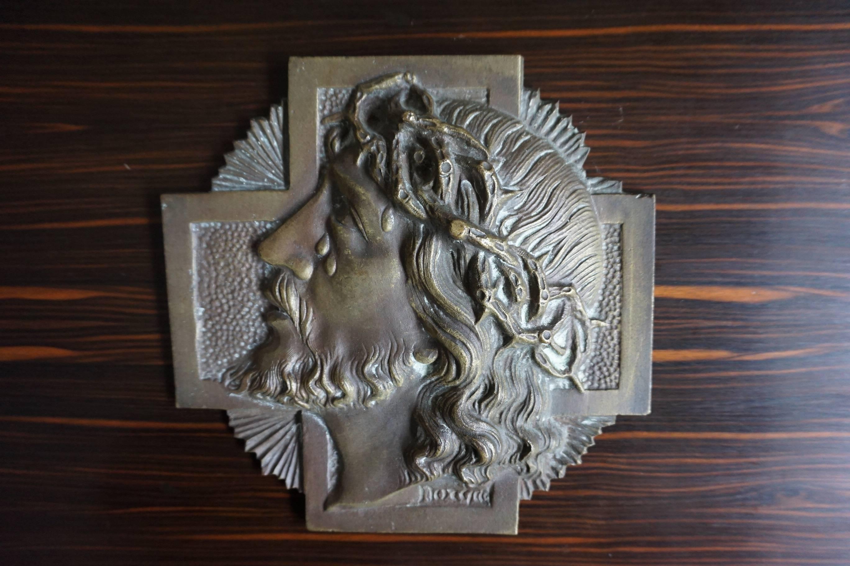 Rare & Plaque de bronze religieuse signée par Sylvain Norga représentant le Christ souffrant en larmes 2
