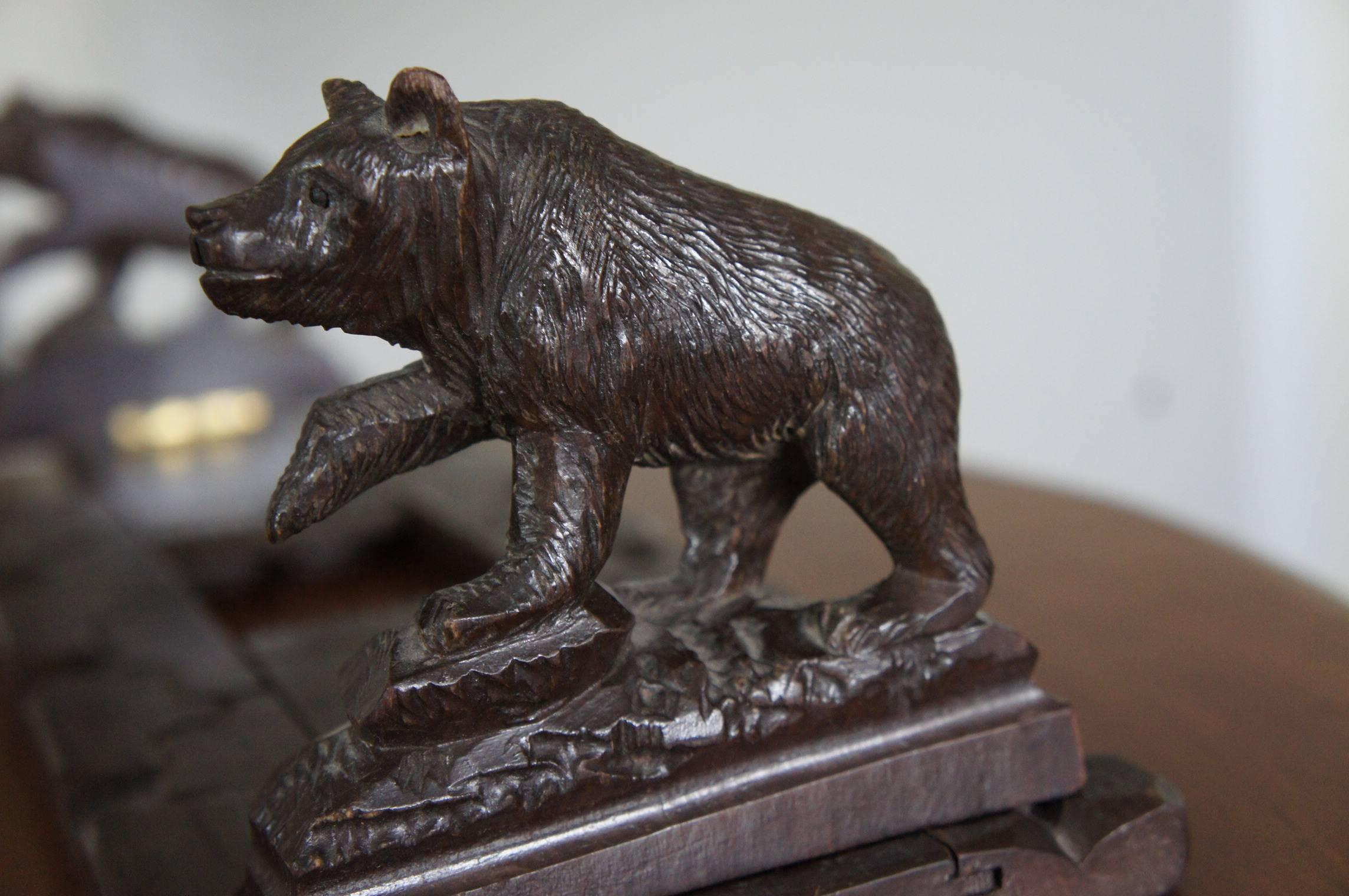 Hand-Crafted Antique Hand Carved & Great Condition Swiss Black Forest Bear Book Rack Bookends For Sale