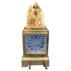 Superbe horloge de table gothique en bronze doré avec sculpture d'un ange de la Terre par Devaulx Paris