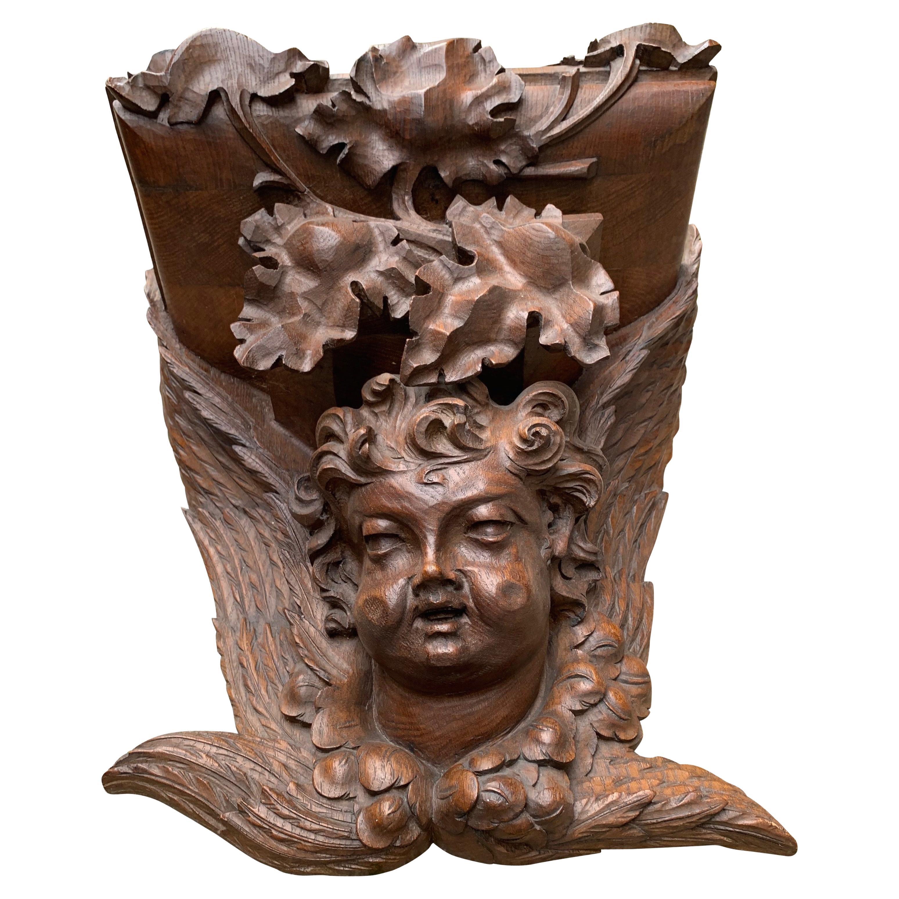 Extra groß und in Museumsqualität gotische Kunsthalterung Regal-Regalkorbel mit Engel-Skulptur im Angebot