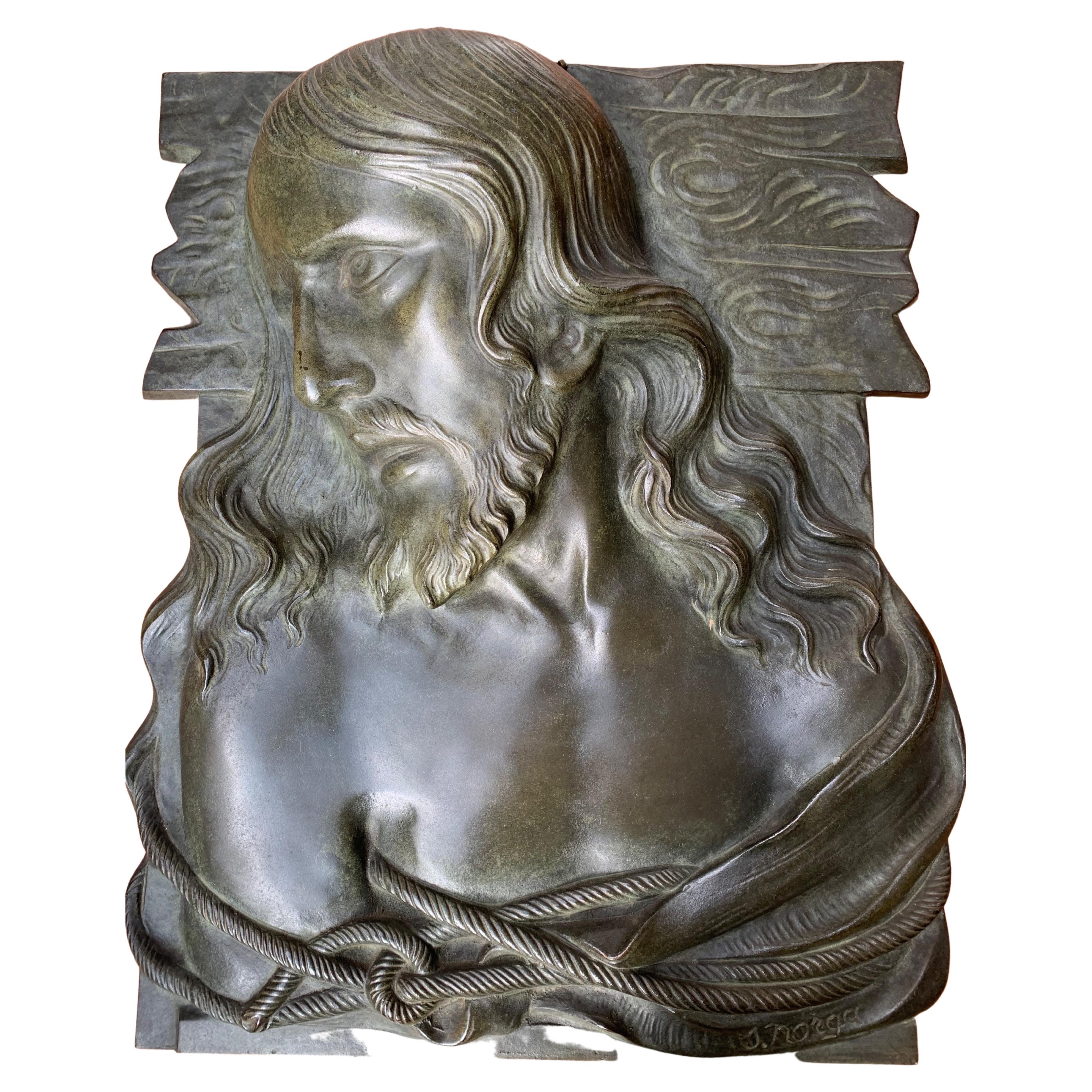 Grand & Plaque murale Art déco en bronze de haute qualité /Sculpture du Christ par S. Norga en vente