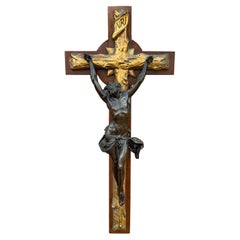 Crucifix italien ancien unique et puissant avec un superbe Corpus du Christ en bronze