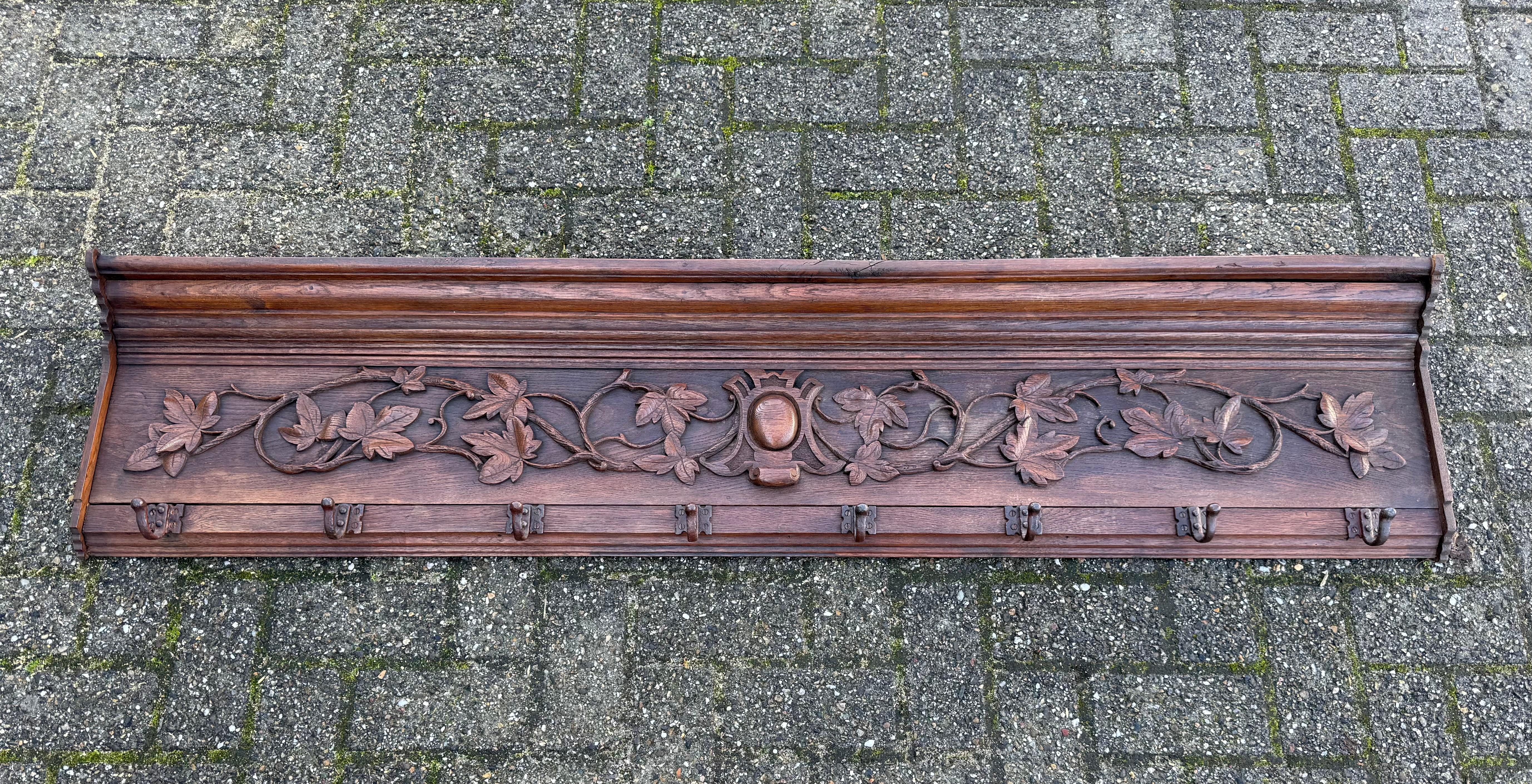 Porte-manteau mural en chêne du XIXe siècle, sculpté à la main, avec motif de feuilles et de branches en vente 6