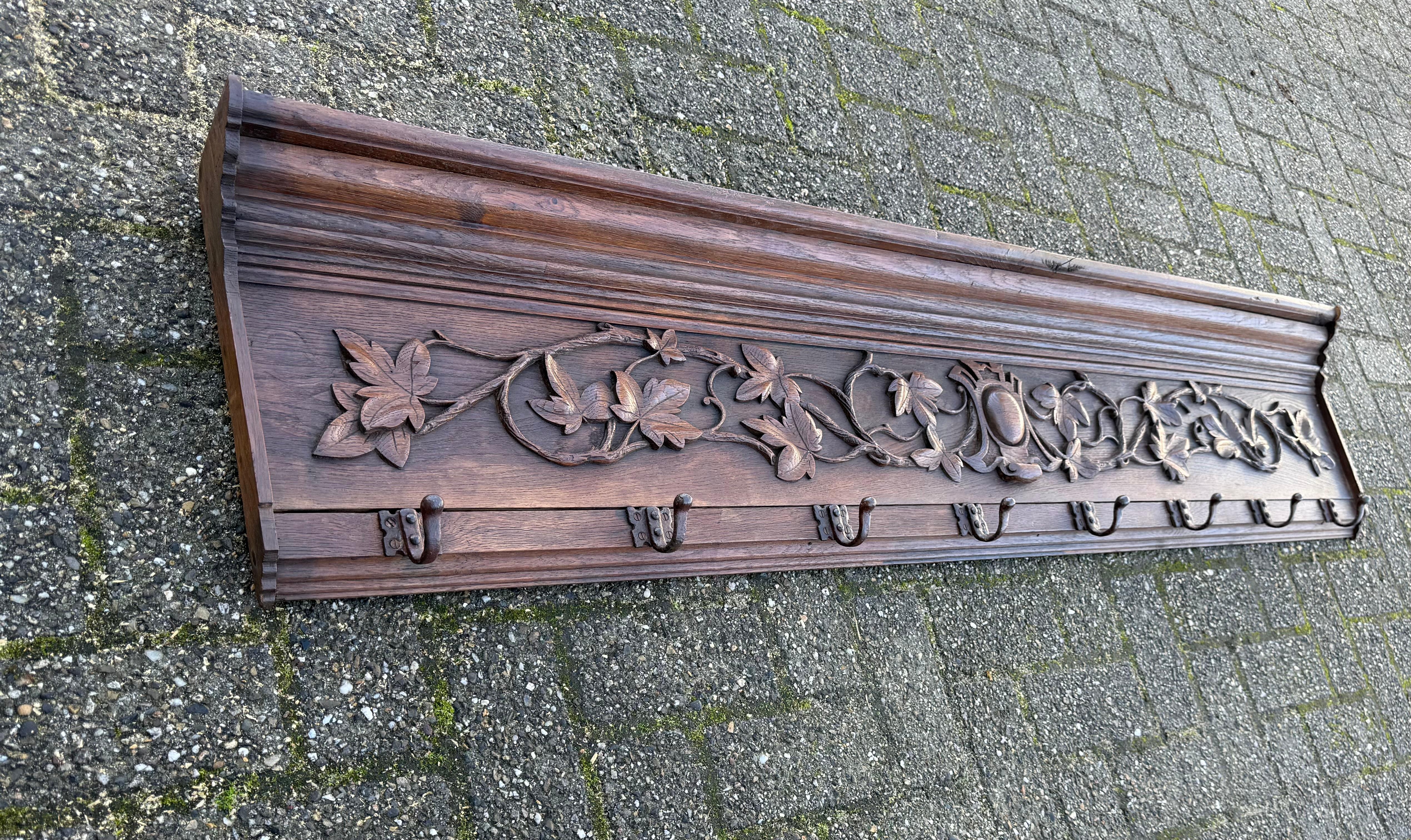 Porte-manteau mural en chêne du XIXe siècle, sculpté à la main, avec motif de feuilles et de branches en vente 11