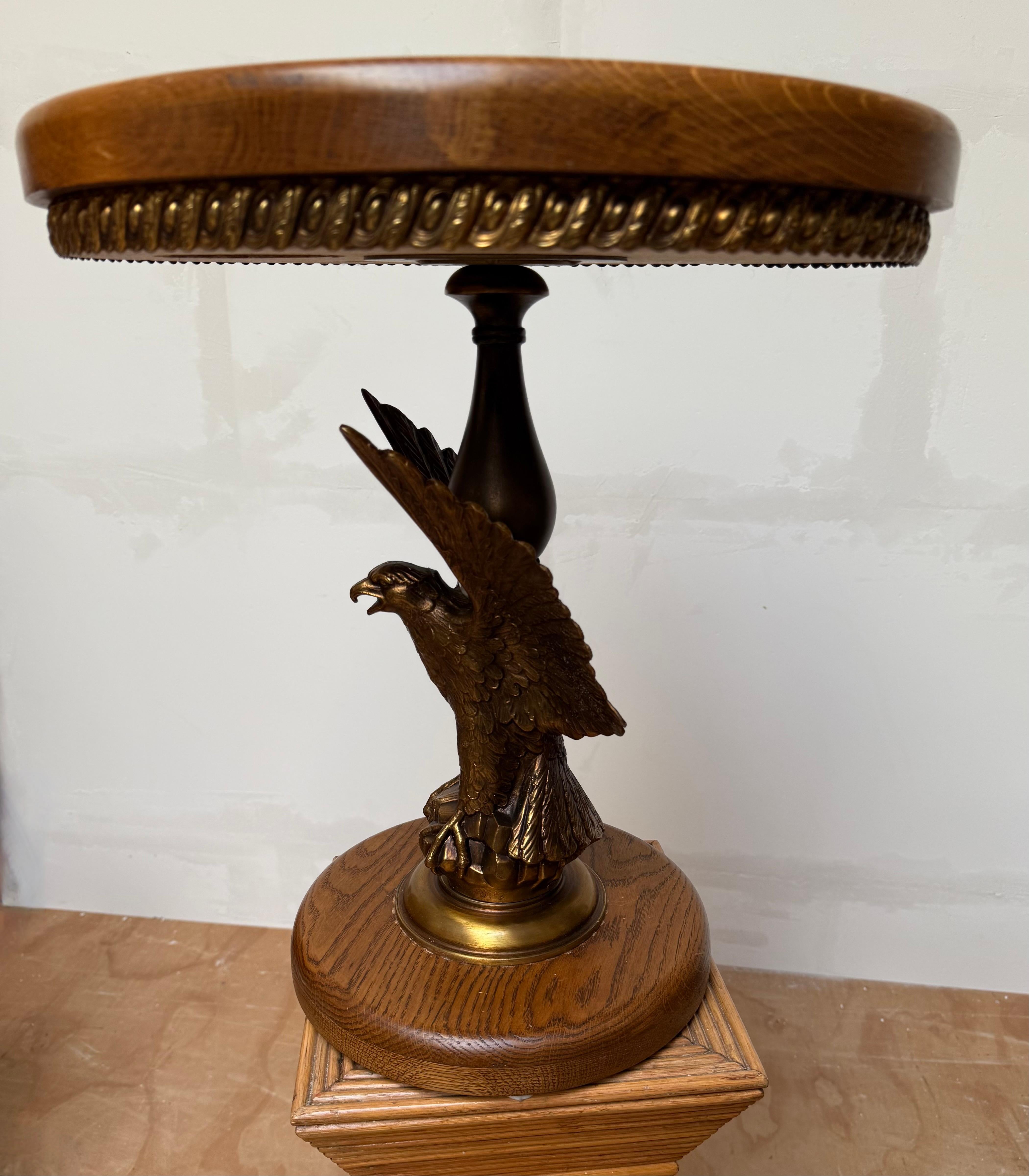 Stunning Mid-Century Oak & Bronzed Bald Eagle Round Side Table / Plant Stand

Bring strength and elegance into your space with this striking mid-century side table featuring a bold American bald eagle sculpture. Cast in a bronzed finish with wings