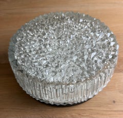 Lampada da incasso a soffitto in vetro prismatico firmata Holophane, stile Pierre Guariche, anni ’60