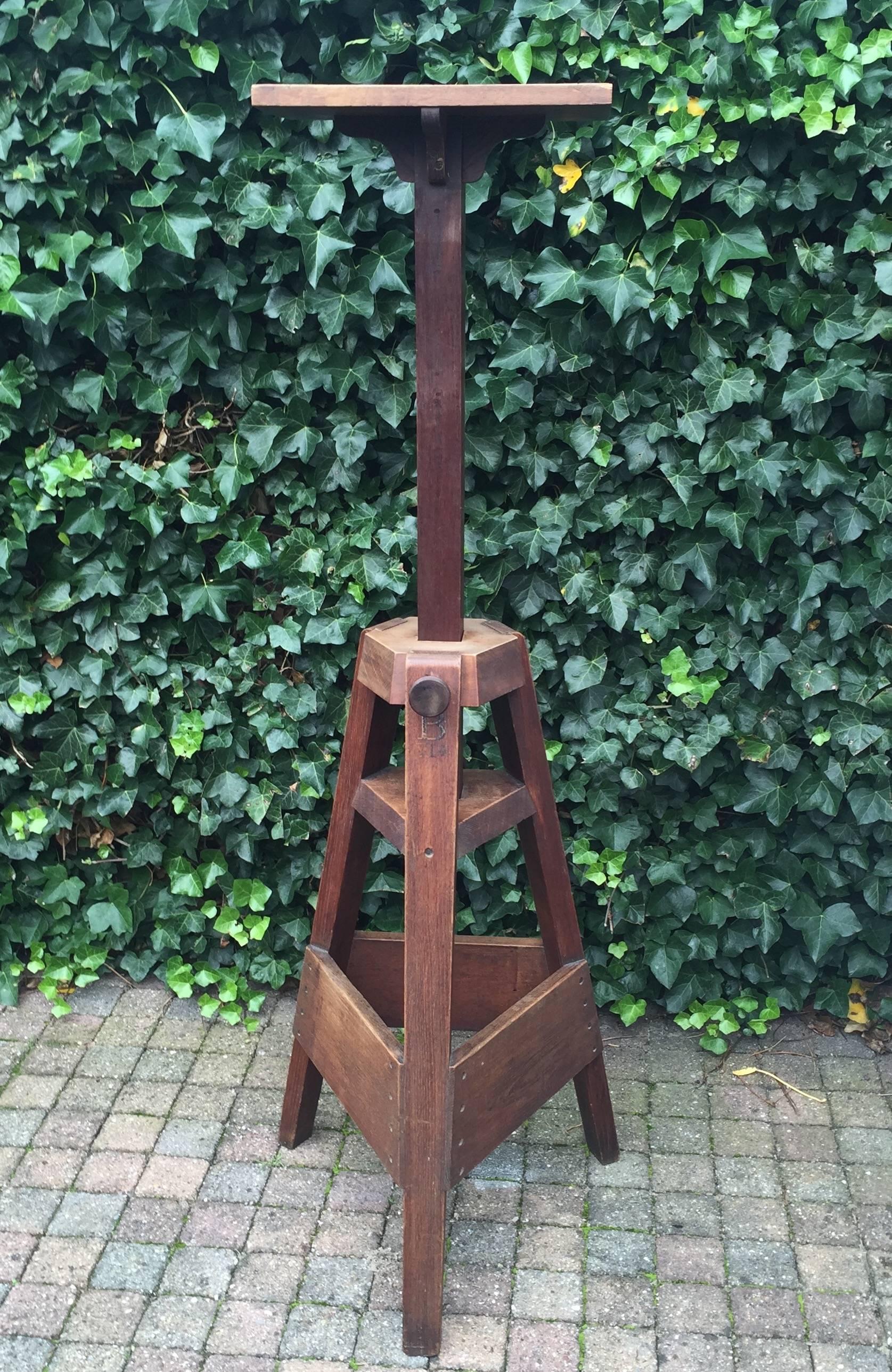 Art Deco / Arts and Crafts Sculptors Studio Work Easel / Sculpture Stand In Good Condition In Lisse, NL