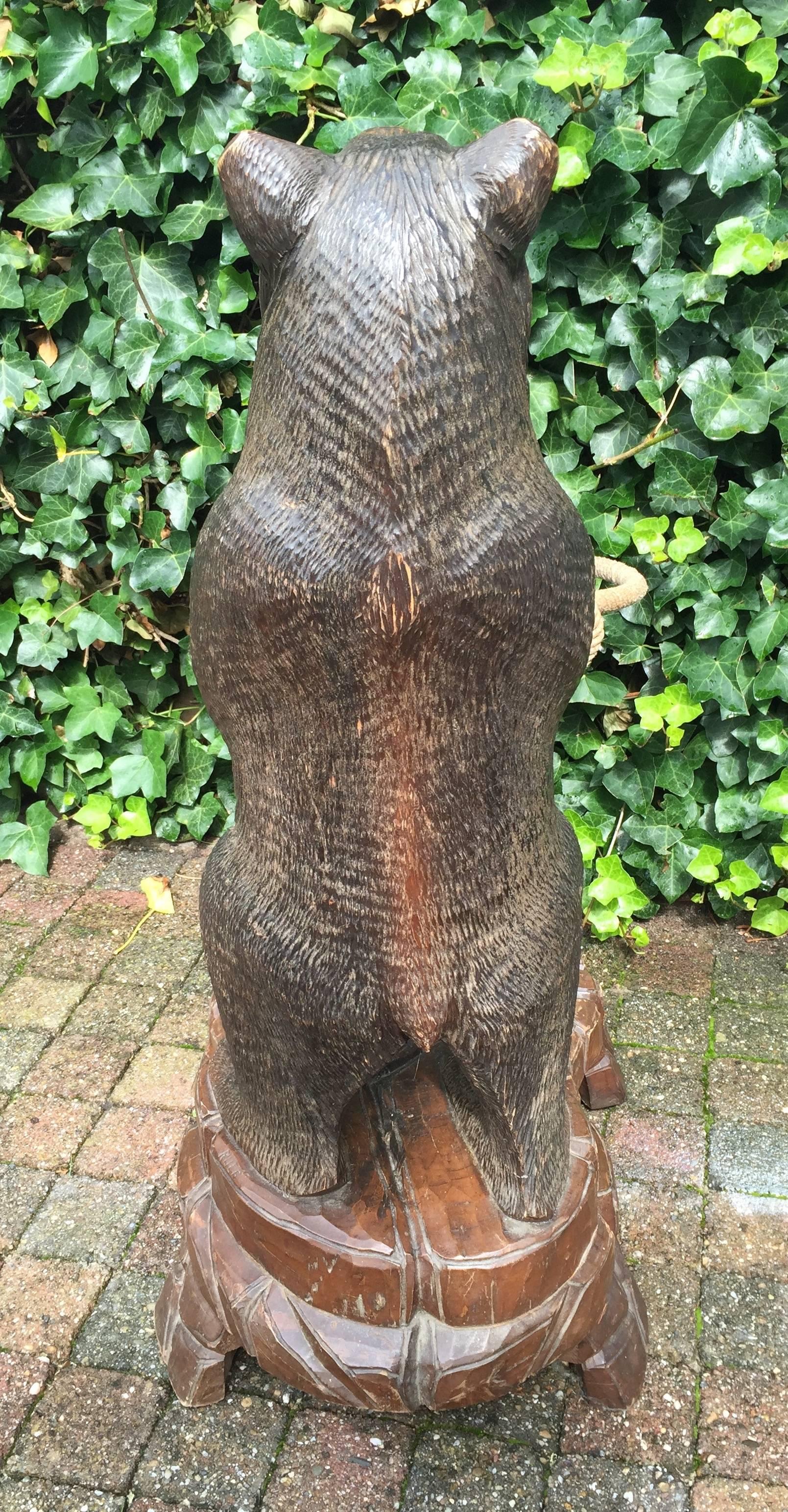 Antique Swiss Black Forest Bear Sculpture Cabin Umbrella & Cane Stand, sign Ruef In Good Condition For Sale In Lisse, NL
