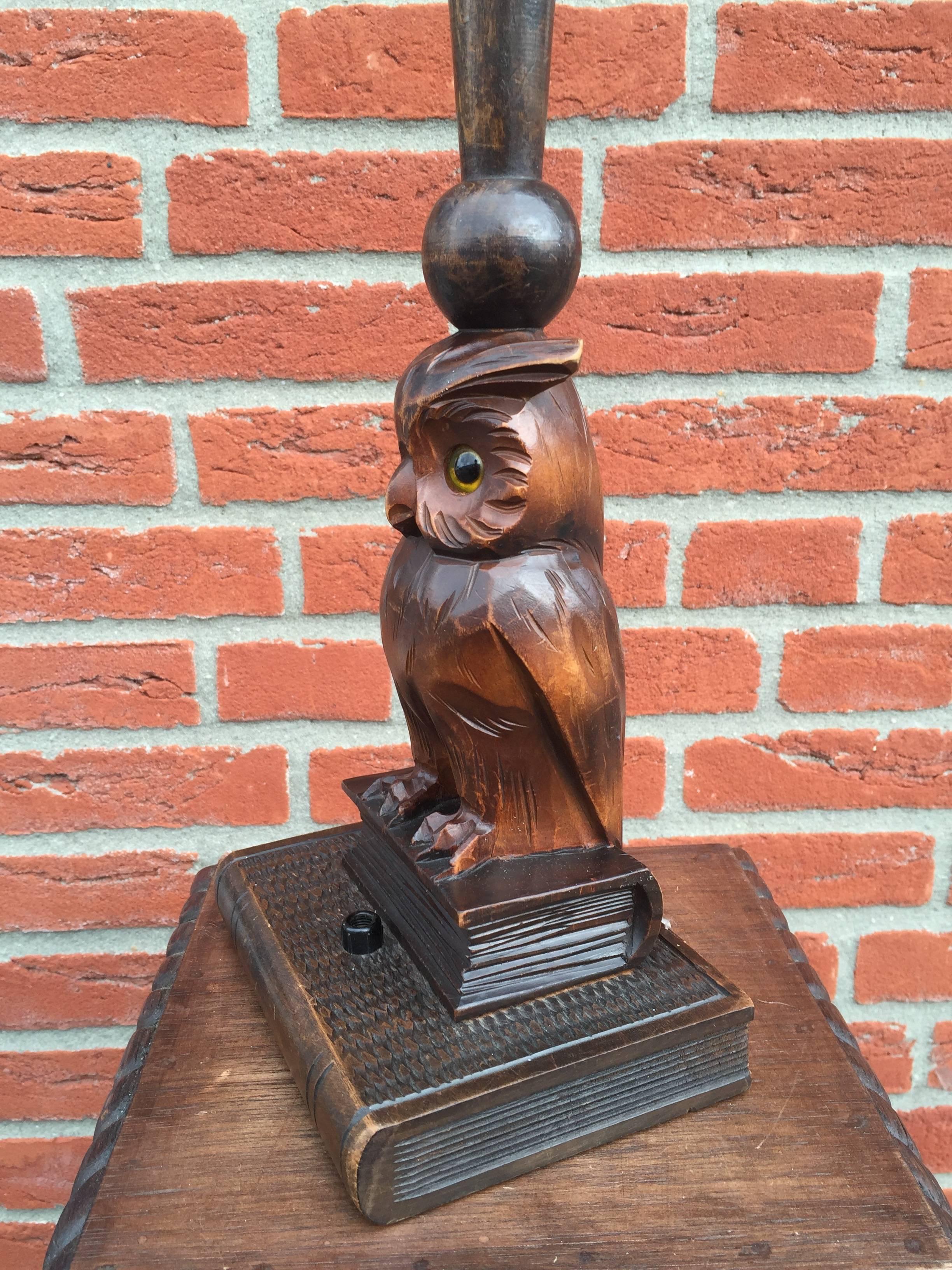 German Early 20th Century Black Forest Hand Carved Wooden Owl on Book Table / Desk Lamp