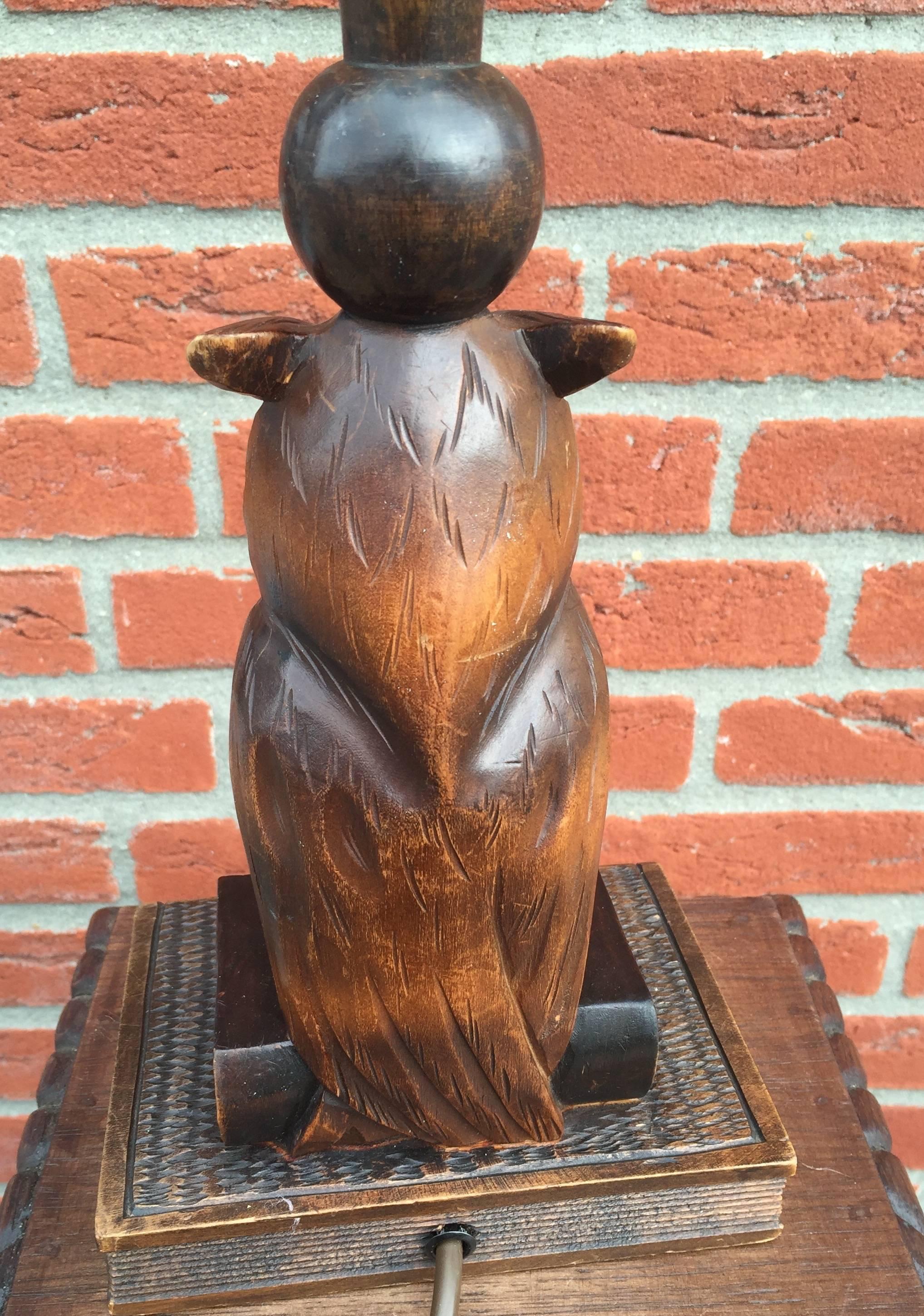 Early 20th Century Black Forest Hand Carved Wooden Owl on Book Table / Desk Lamp 1