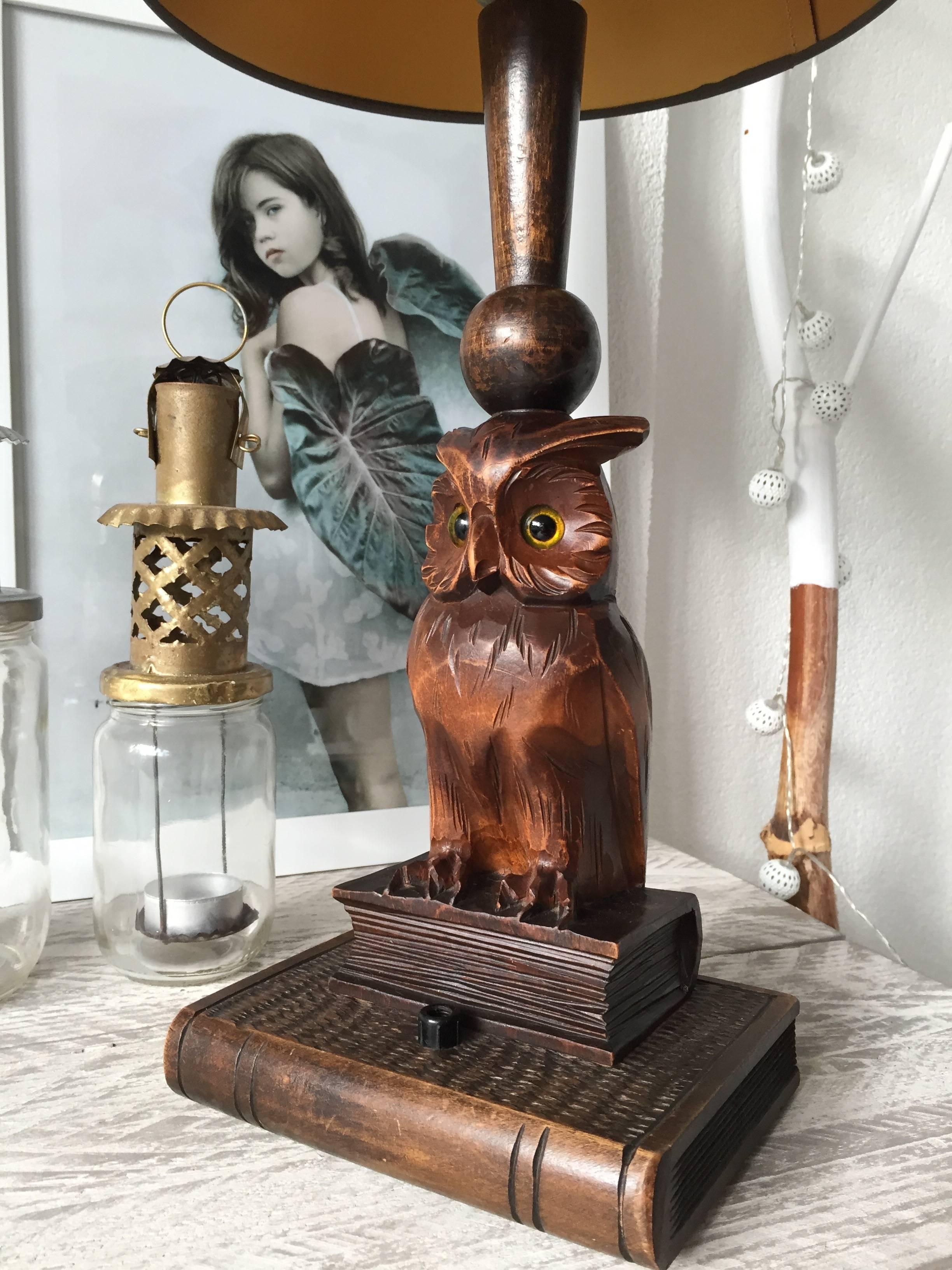 Early 20th Century Black Forest Hand Carved Wooden Owl on Book Table / Desk Lamp 2