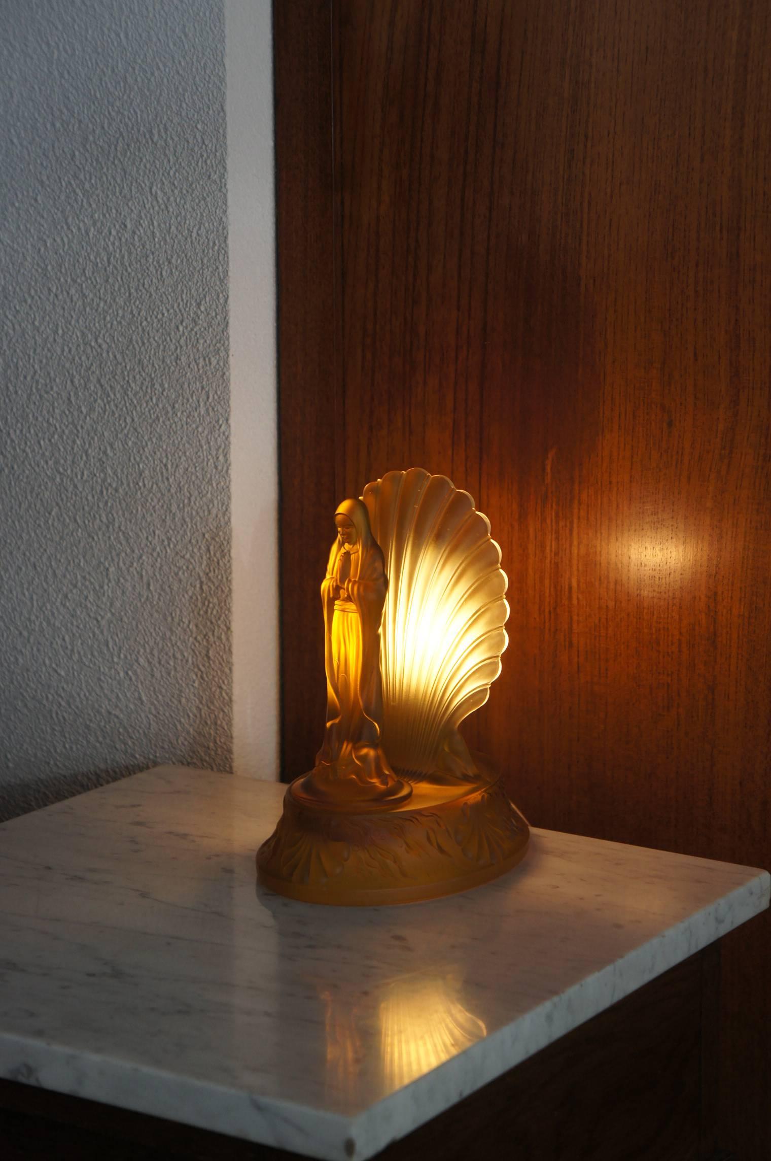 20th Century Stunning Art Deco 'Pressed Glass' Shell Lamp with Maria / Lady Madonna in Prayer