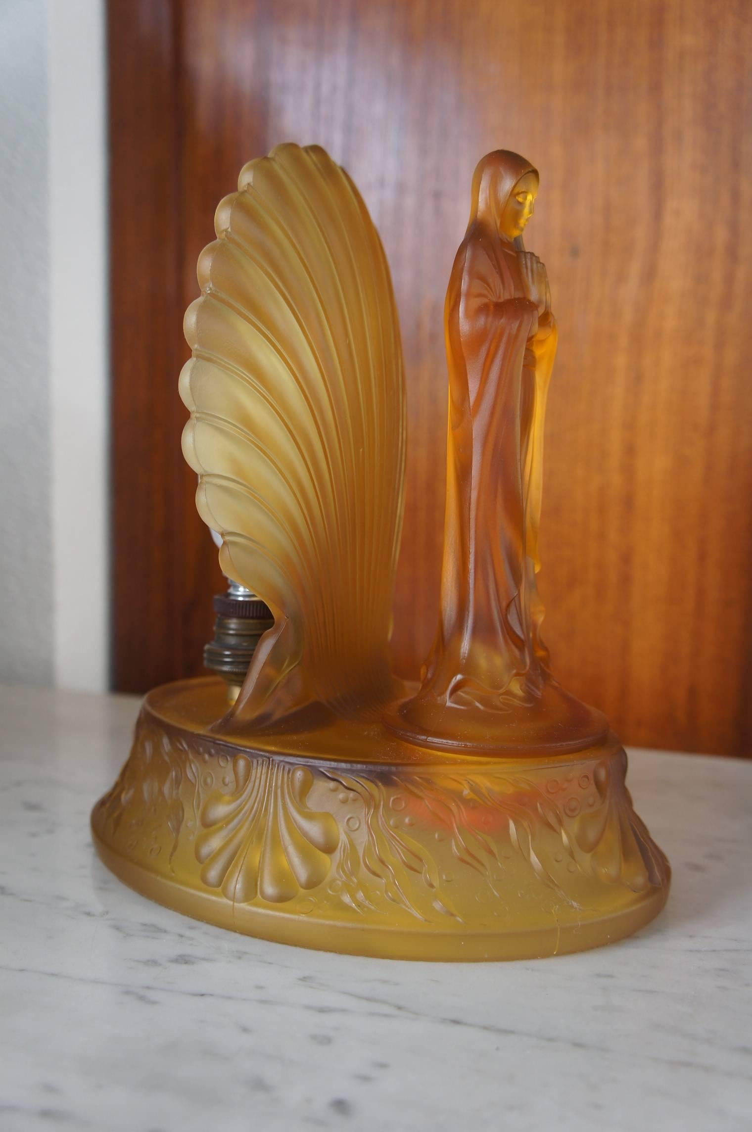 Stunning Art Deco 'Pressed Glass' Shell Lamp with Maria / Lady Madonna in Prayer 1