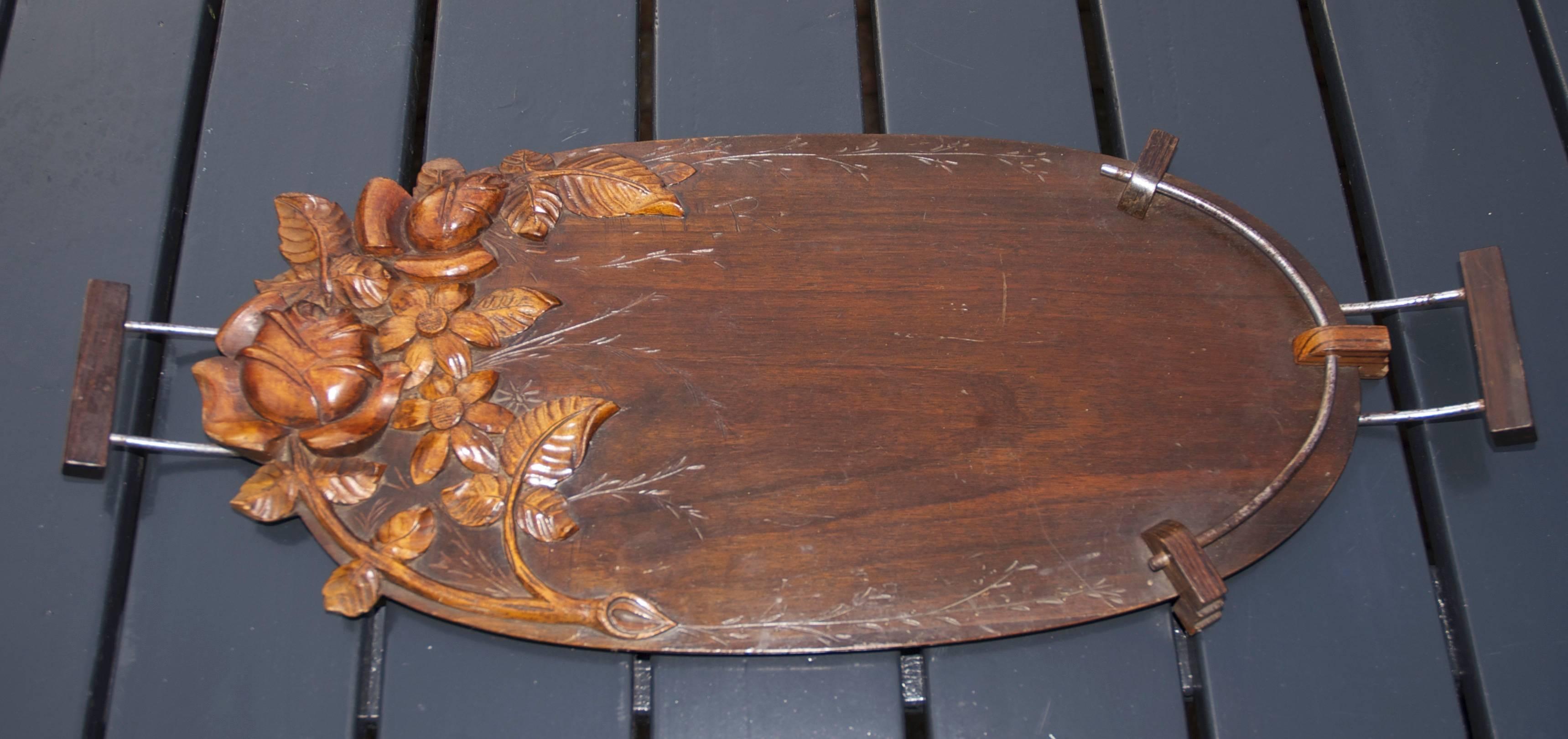 One of a kind, carved wood Art Deco serving tray.

This rare and good size serving tray dates from the roaring twenties. The carved flowers, leafs and branches are of good quality. The group on the left is in high relief and around the rims there