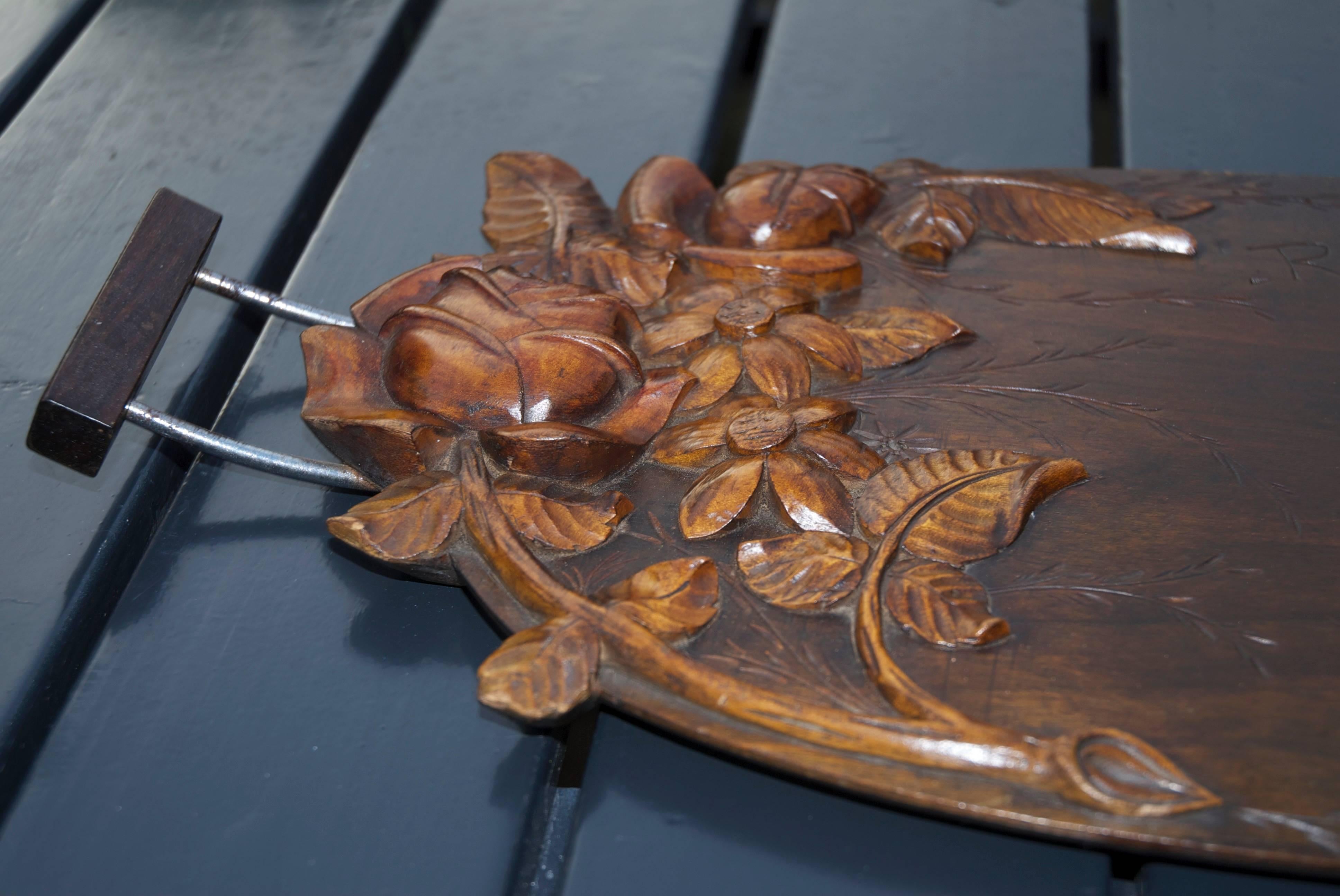 Unique Art Deco Carved Wood Display or Serving Tray with Floral Design In Good Condition For Sale In Lisse, NL
