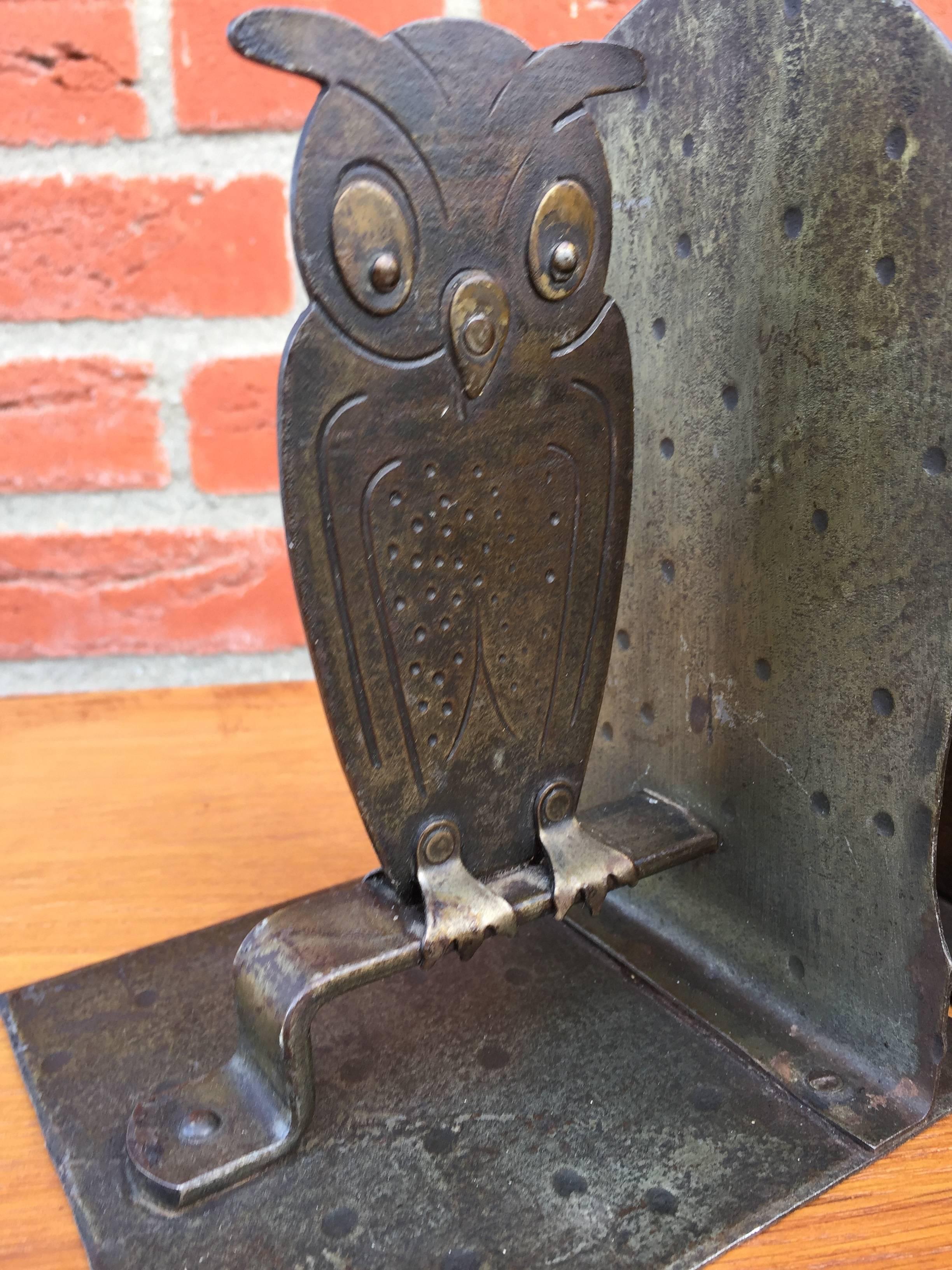 Vintage Pair of Hammered Metal Owl Bookends by Goberg, Hugo Berger, Germany In Excellent Condition In Lisse, NL