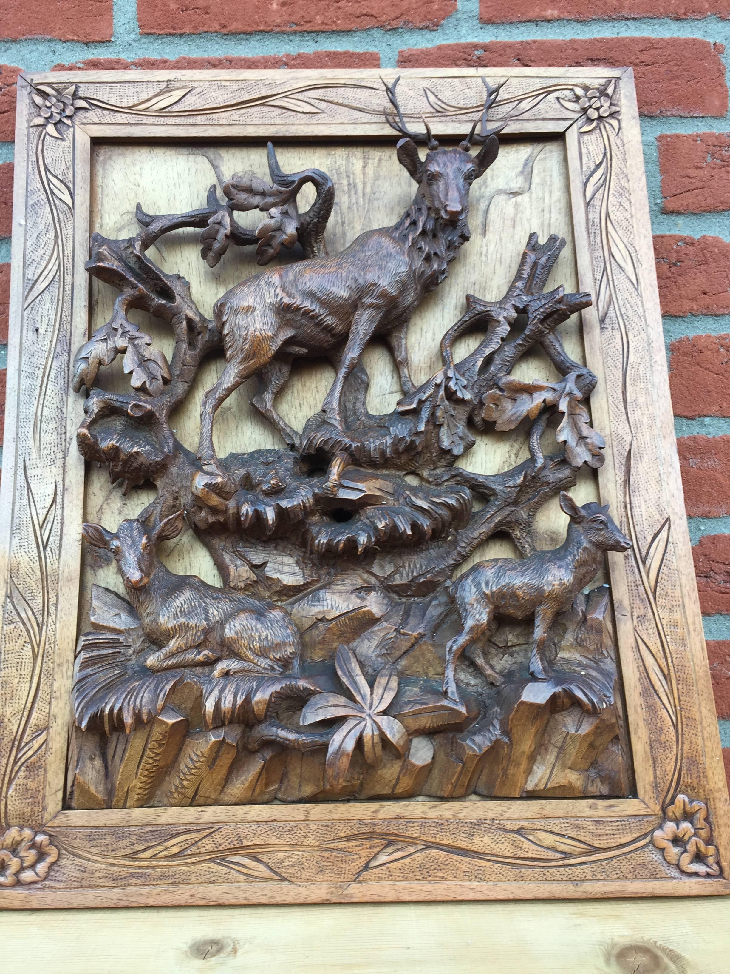 Pair of Antique Black Forest Carved Wood Plaques, Deer and Chamois Family Group In Good Condition In Lisse, NL