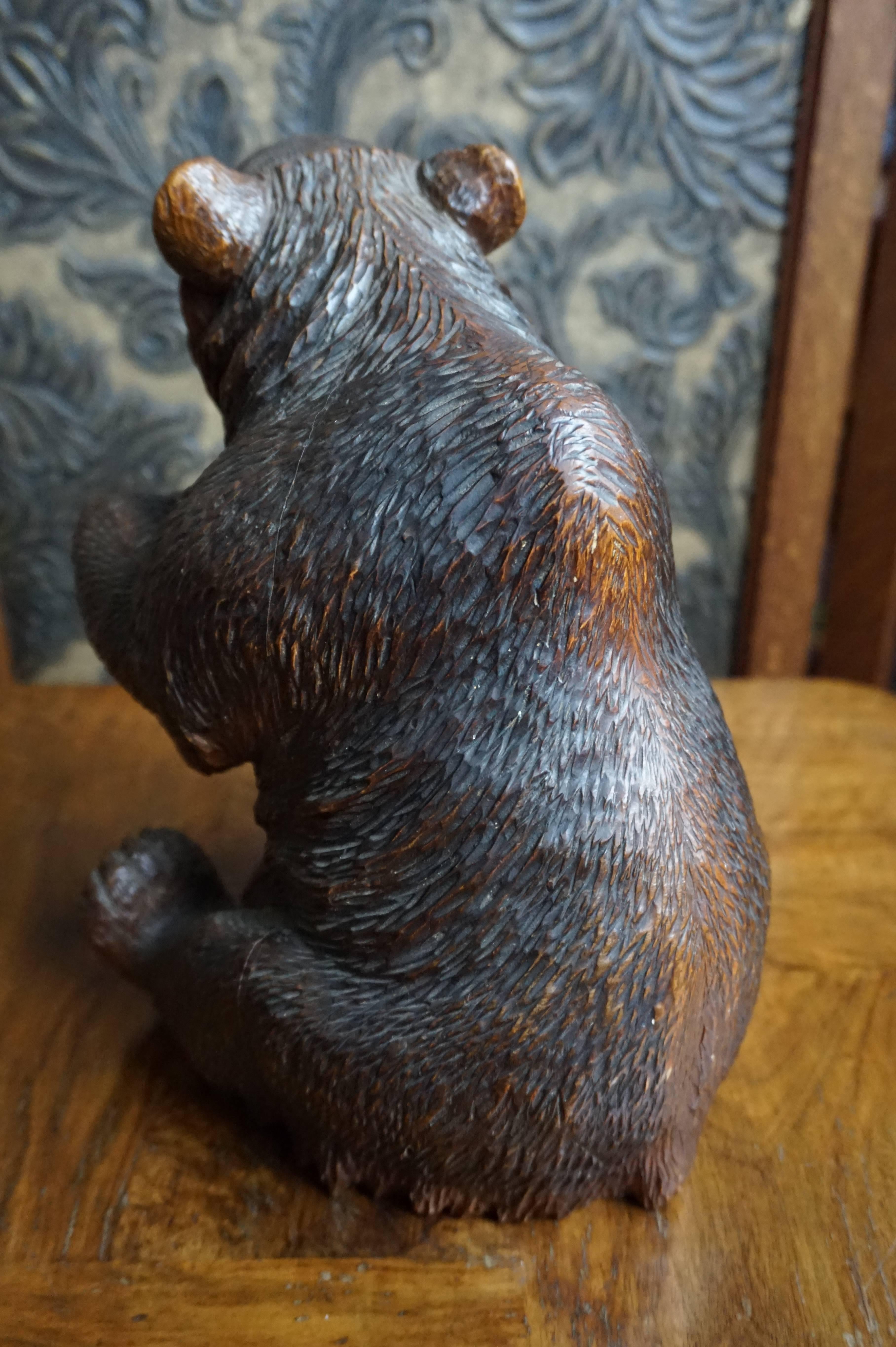 Antique Top Quality Carved Black Forest Bear Sculpture and Striking Deskpiece In Excellent Condition In Lisse, NL