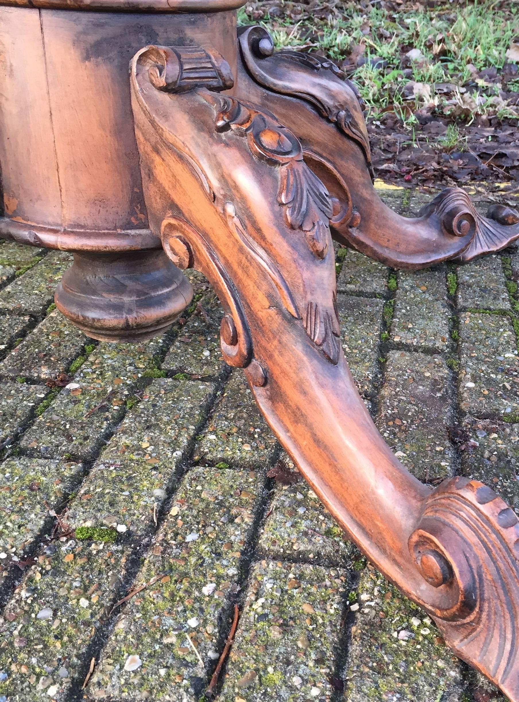 20th Century Italian Baroque Revival Carved Wood Round Dining or Center Table For Sale