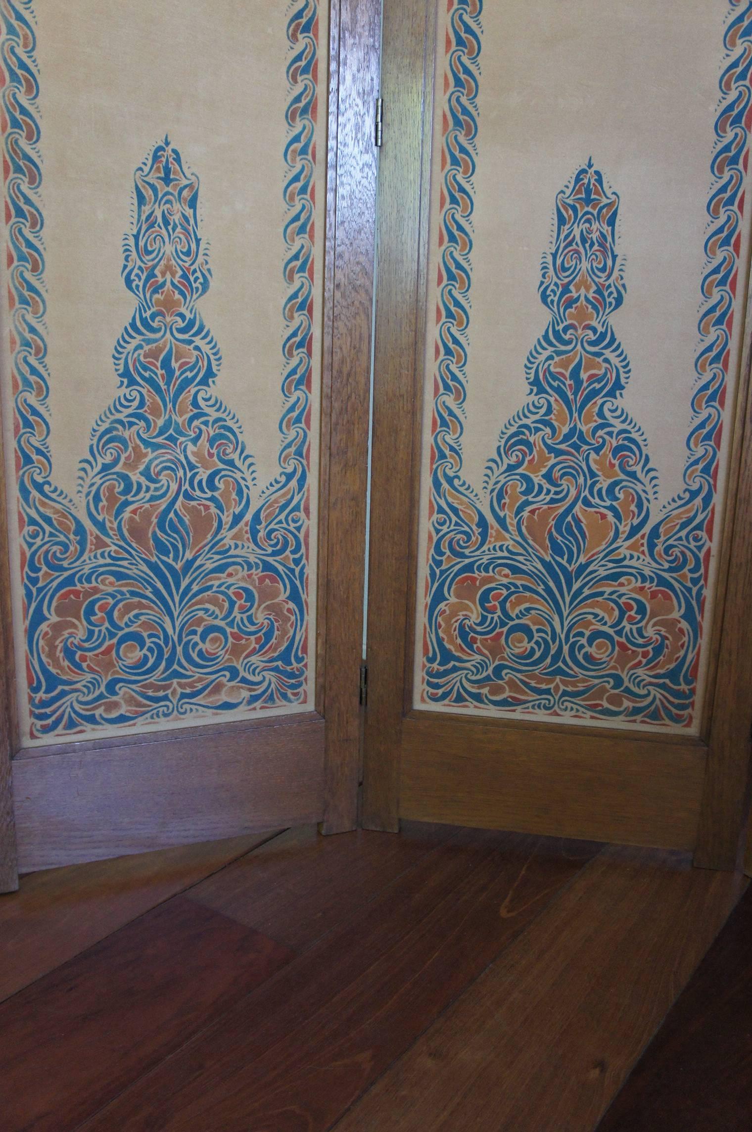 Dutch Arts and Crafts Folding Screen with Batik Printed Felt on Wooden Panels In Good Condition In Lisse, NL