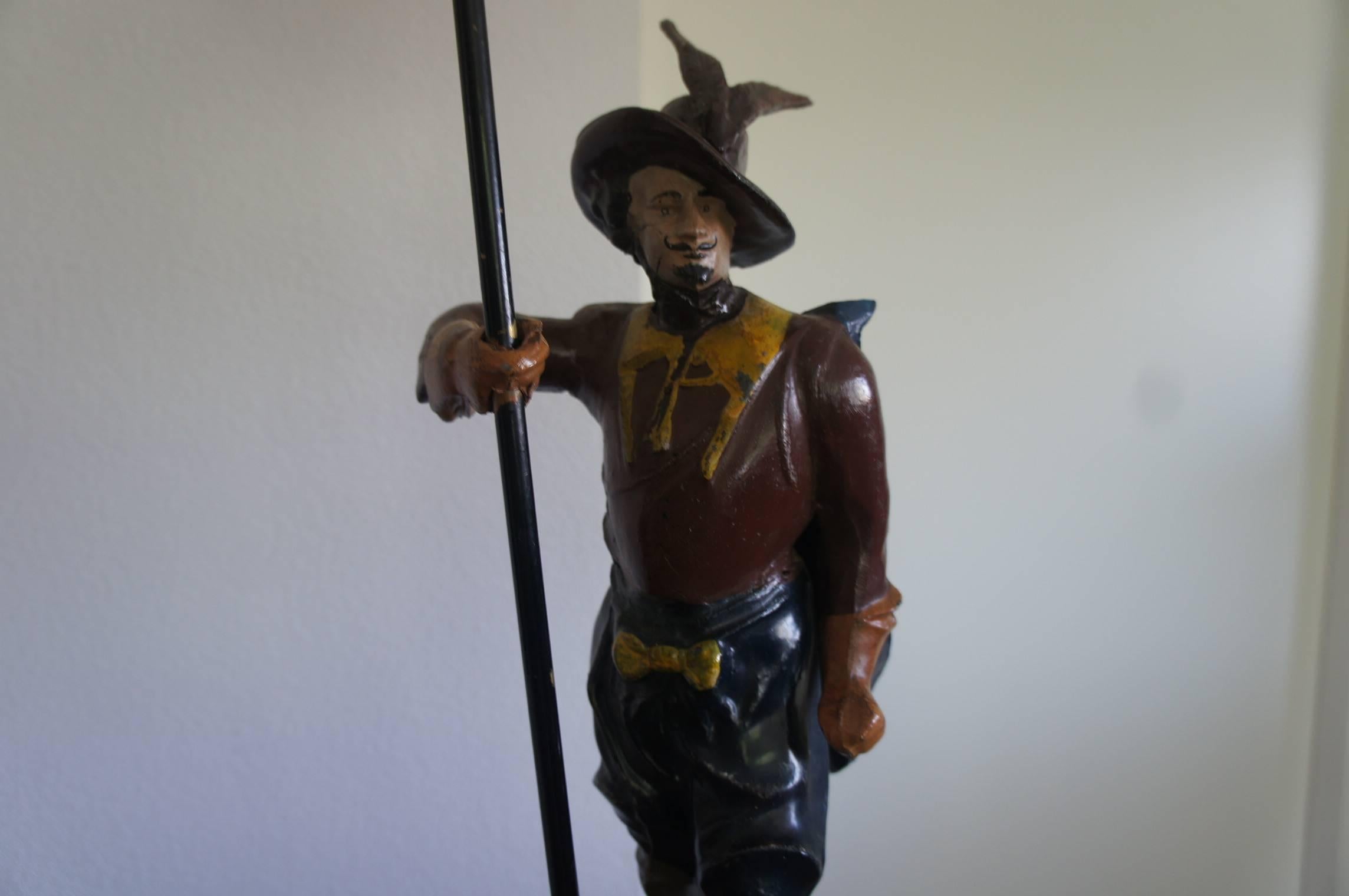 Verre Lampe de table Three Musketiers Musketier d'Artagnan du début des années 1900, base de style Louis 14
