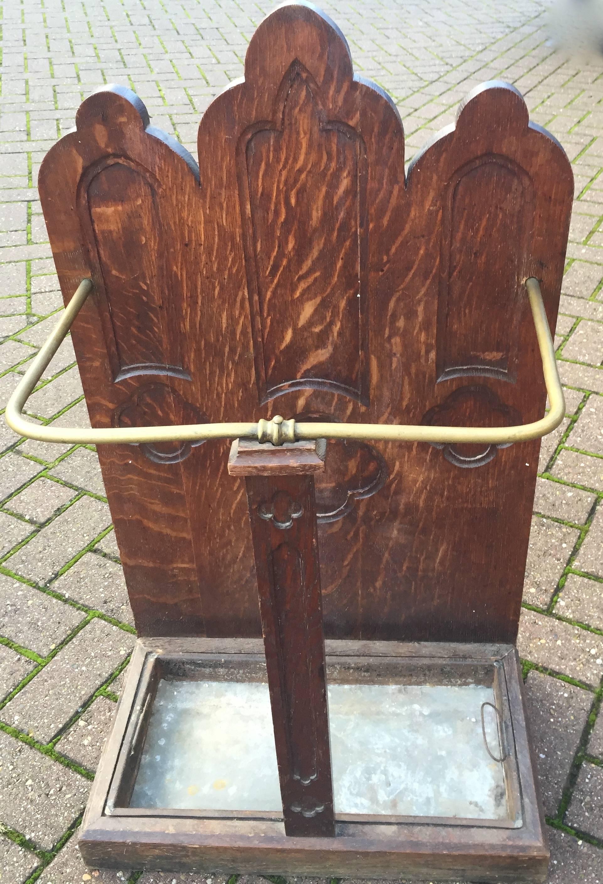 French Gothic Revival Carved Oak Umbrella Stand With Brass Rail Early 1900's In Good Condition In Lisse, NL
