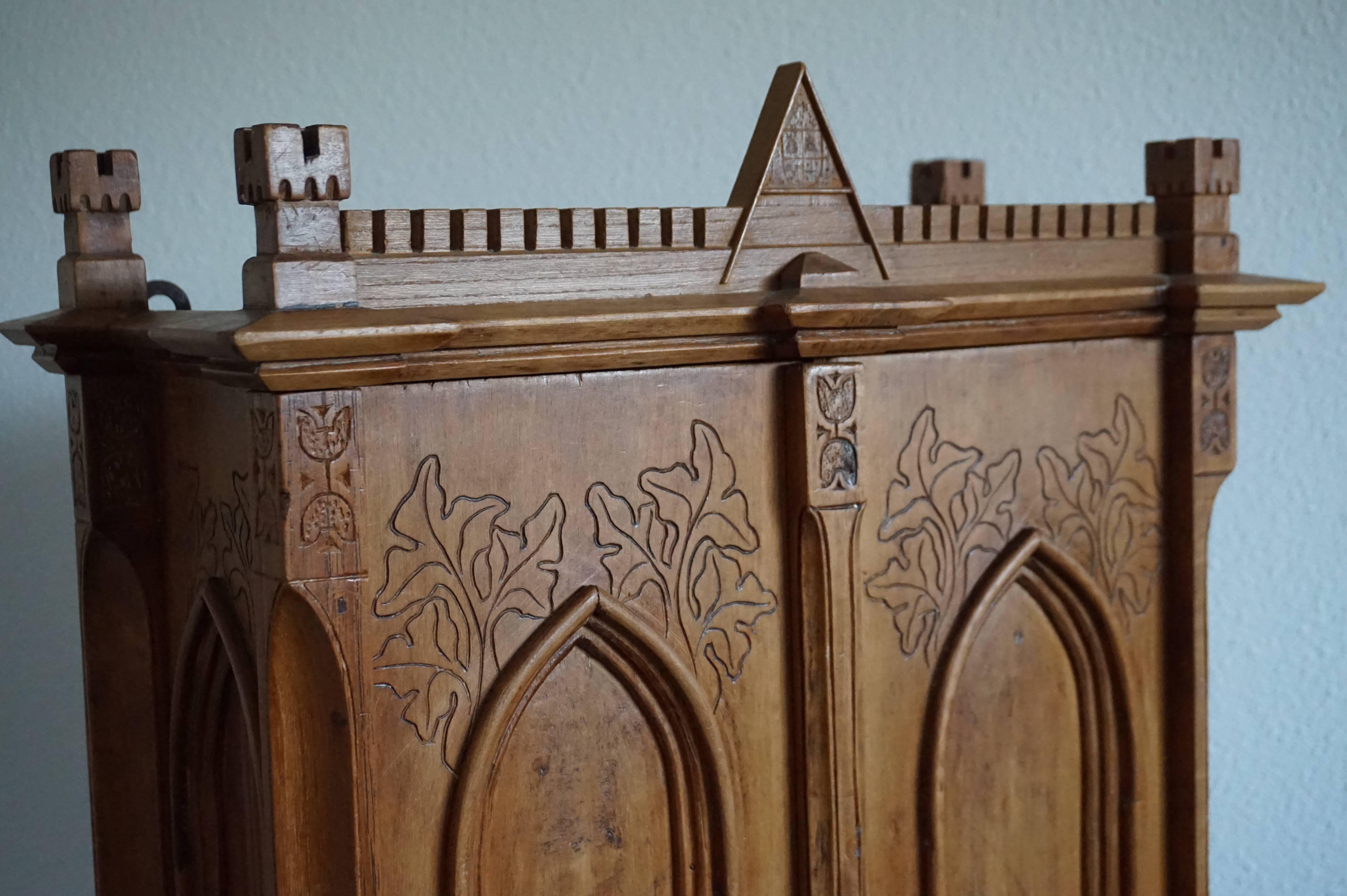 Antique Gothic Revival Hand-Carved Castle Shape Miniature Cabinet In Good Condition In Lisse, NL