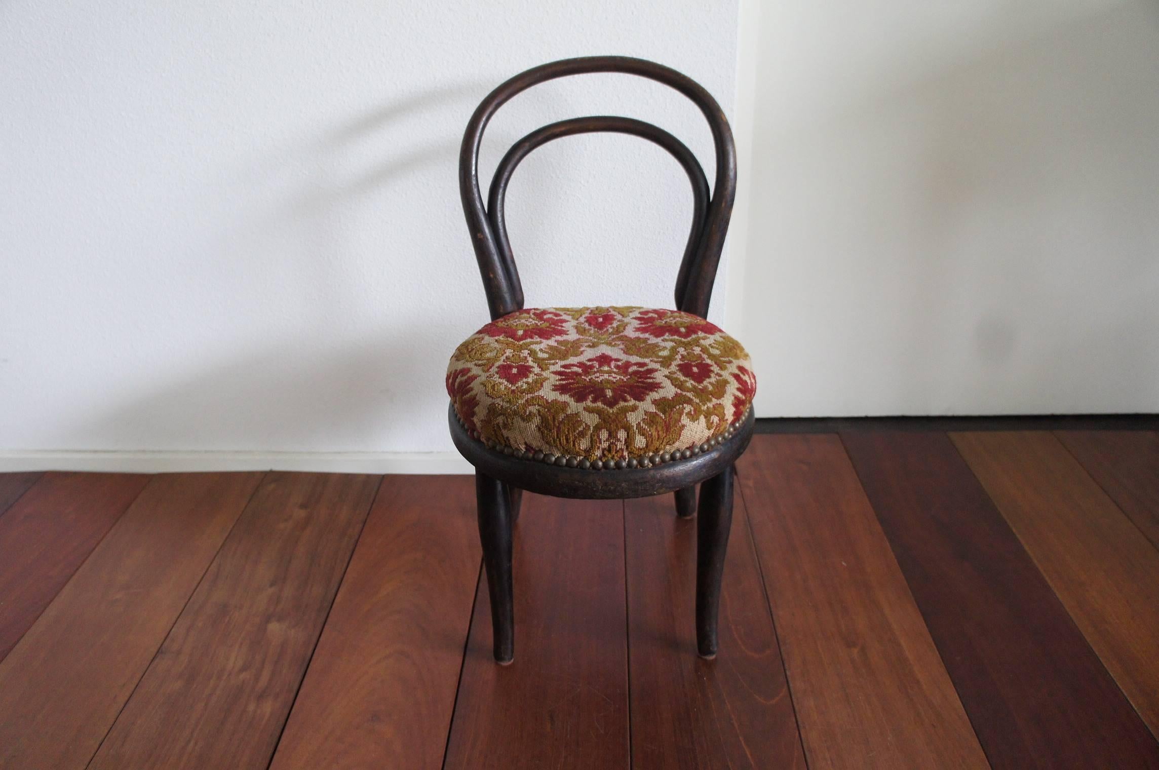 Biedermeier Rare et originale chaise d'enfant Thonet en bois courbé du 19ème Furniture en vente