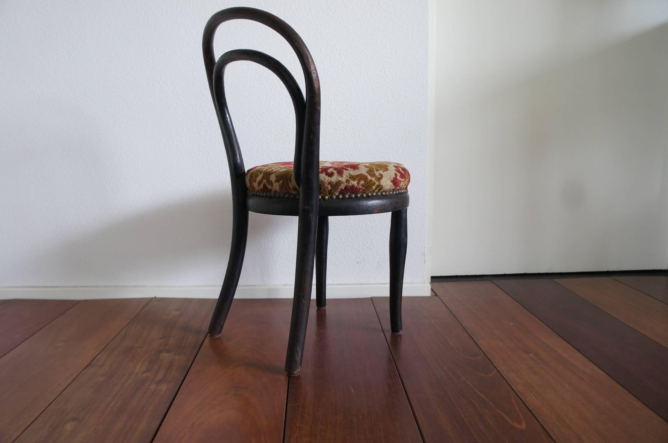 Autrichien Rare et originale chaise d'enfant Thonet en bois courbé du 19ème Furniture en vente