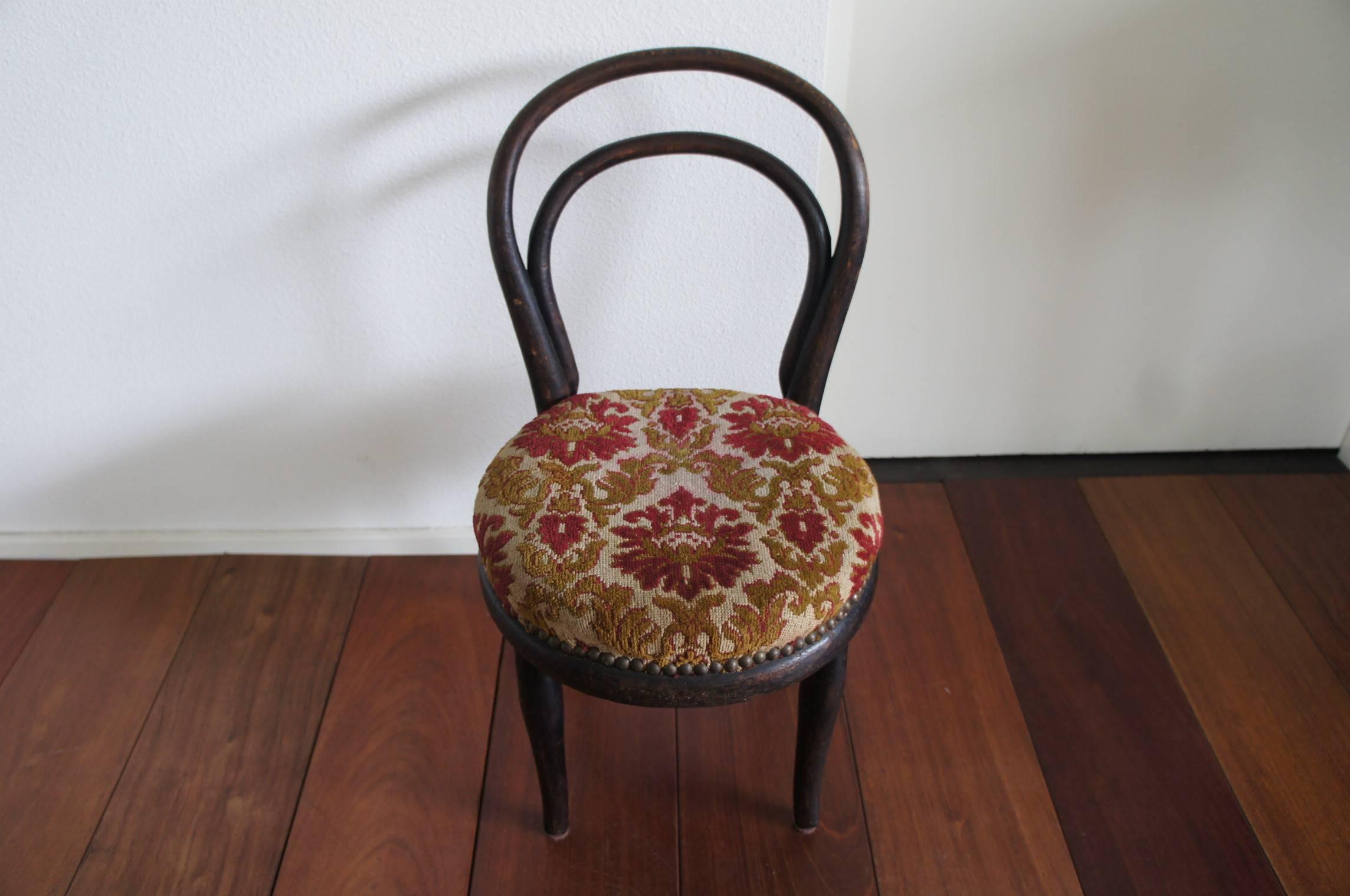 XIXe siècle Rare et originale chaise d'enfant Thonet en bois courbé du 19ème Furniture en vente