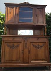 Credenza server francese a tre pezzi in noce intagliato a mano dei primi anni del 1900