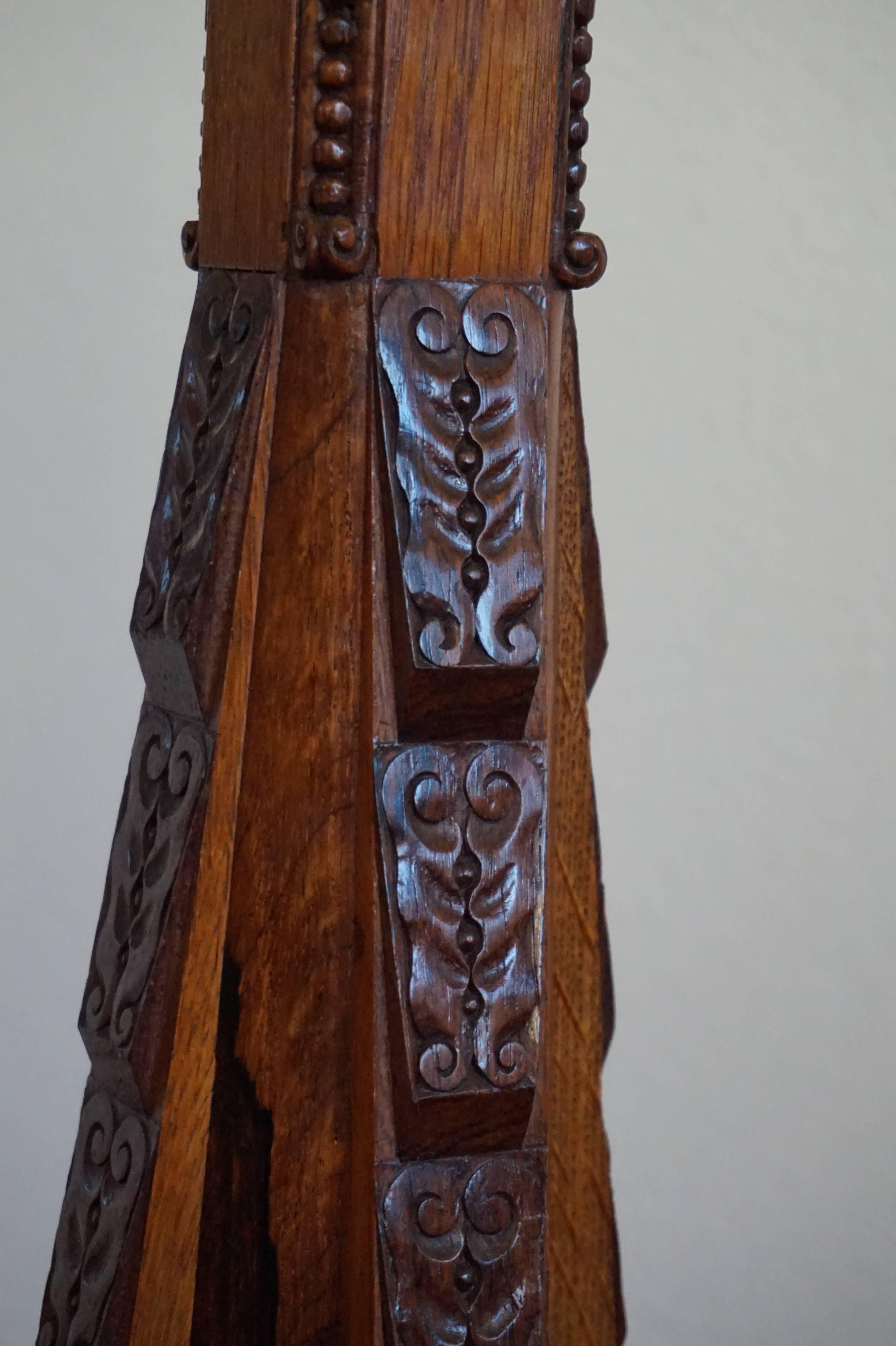 Stunning & Hand Carved Arts and Crafts Floor Lamp of Solid Oak & Coromandel Wood In Good Condition In Lisse, NL