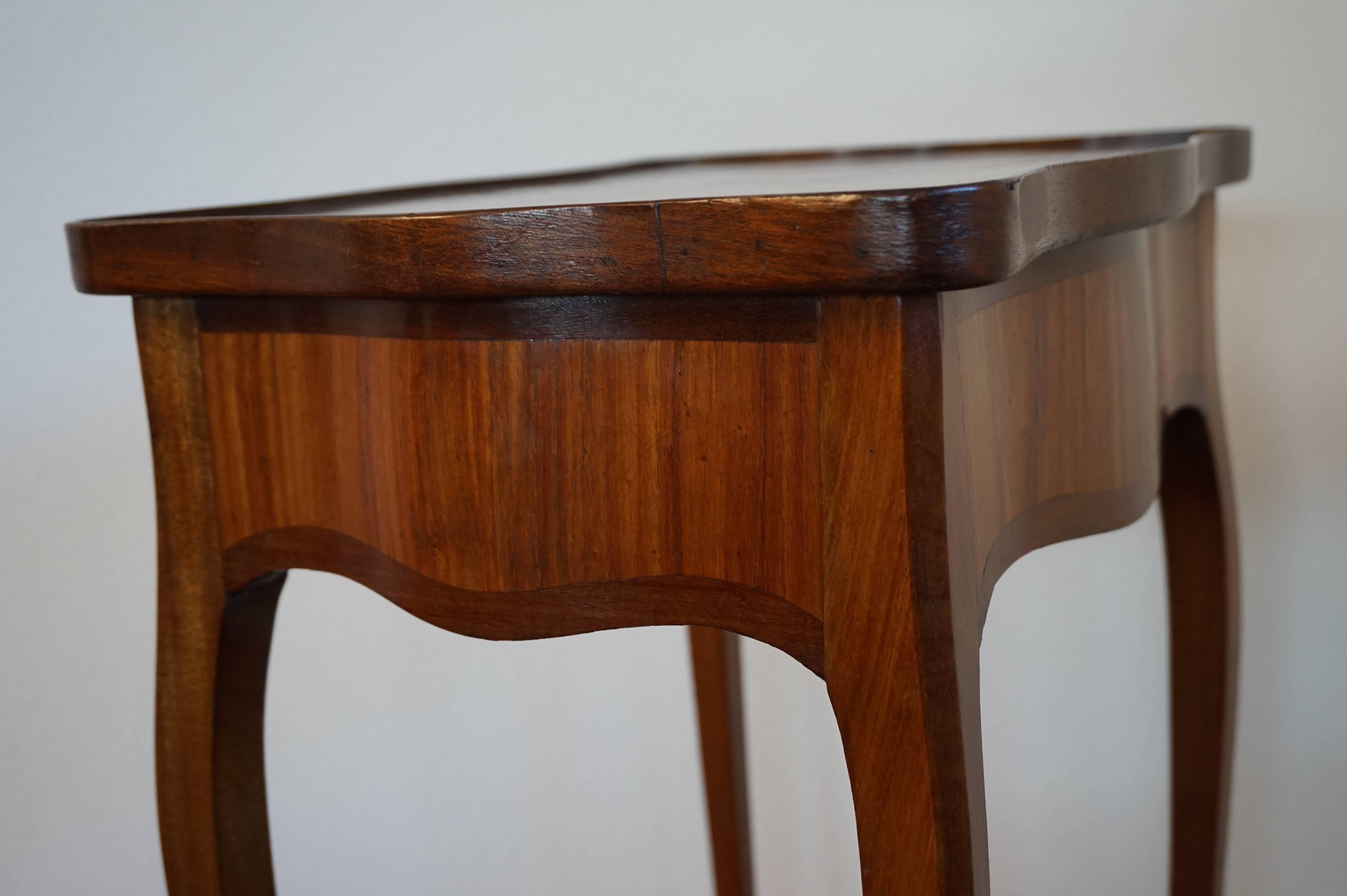 Early 1900s Mahogany and Kingwood Louis 16 Style End Table with Marquetry Inlay 3