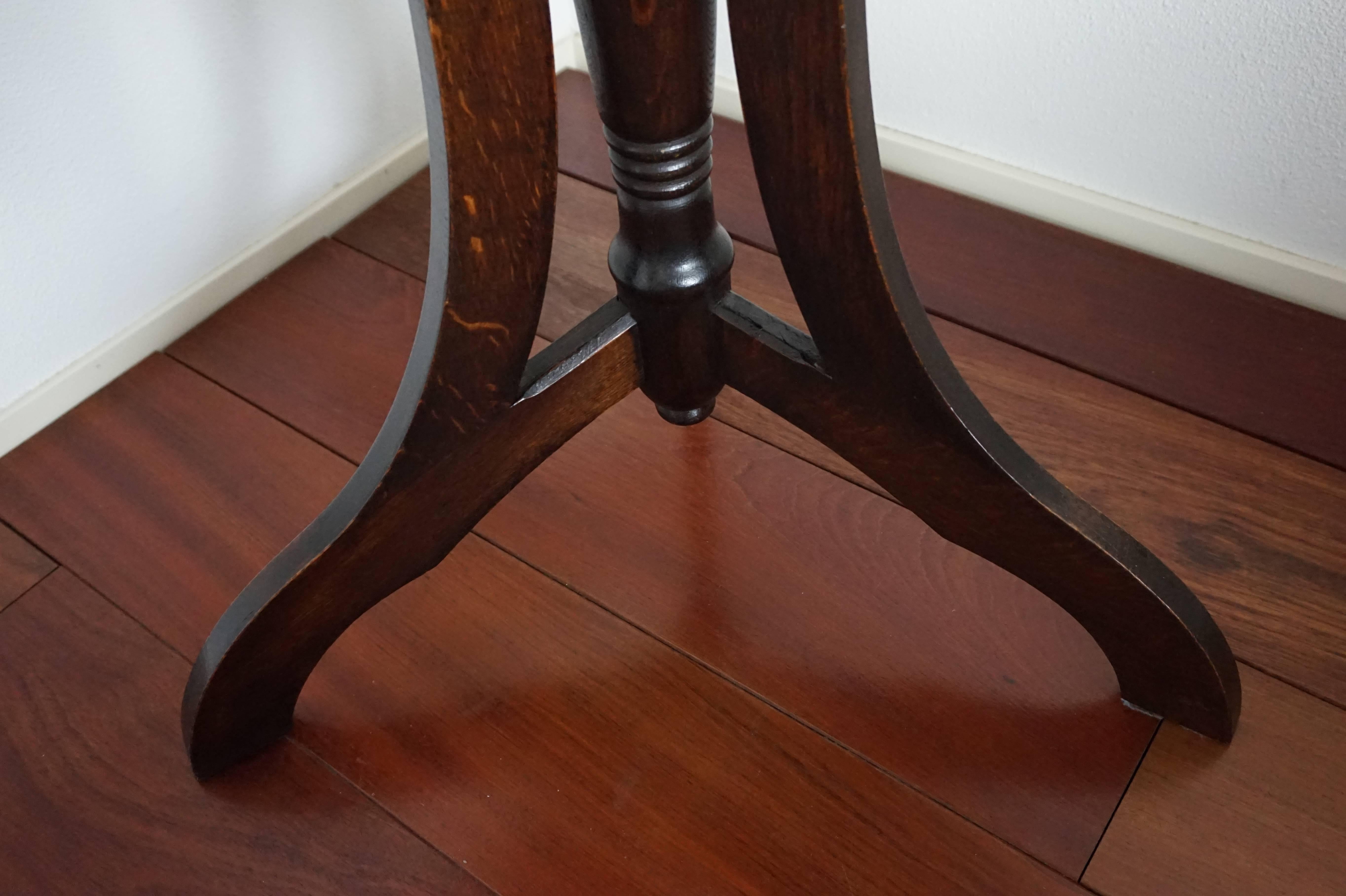 European Tiger Oak Art Nouveau Drinks Table or Dry Bar with Pedestal on Top, circa 1900
